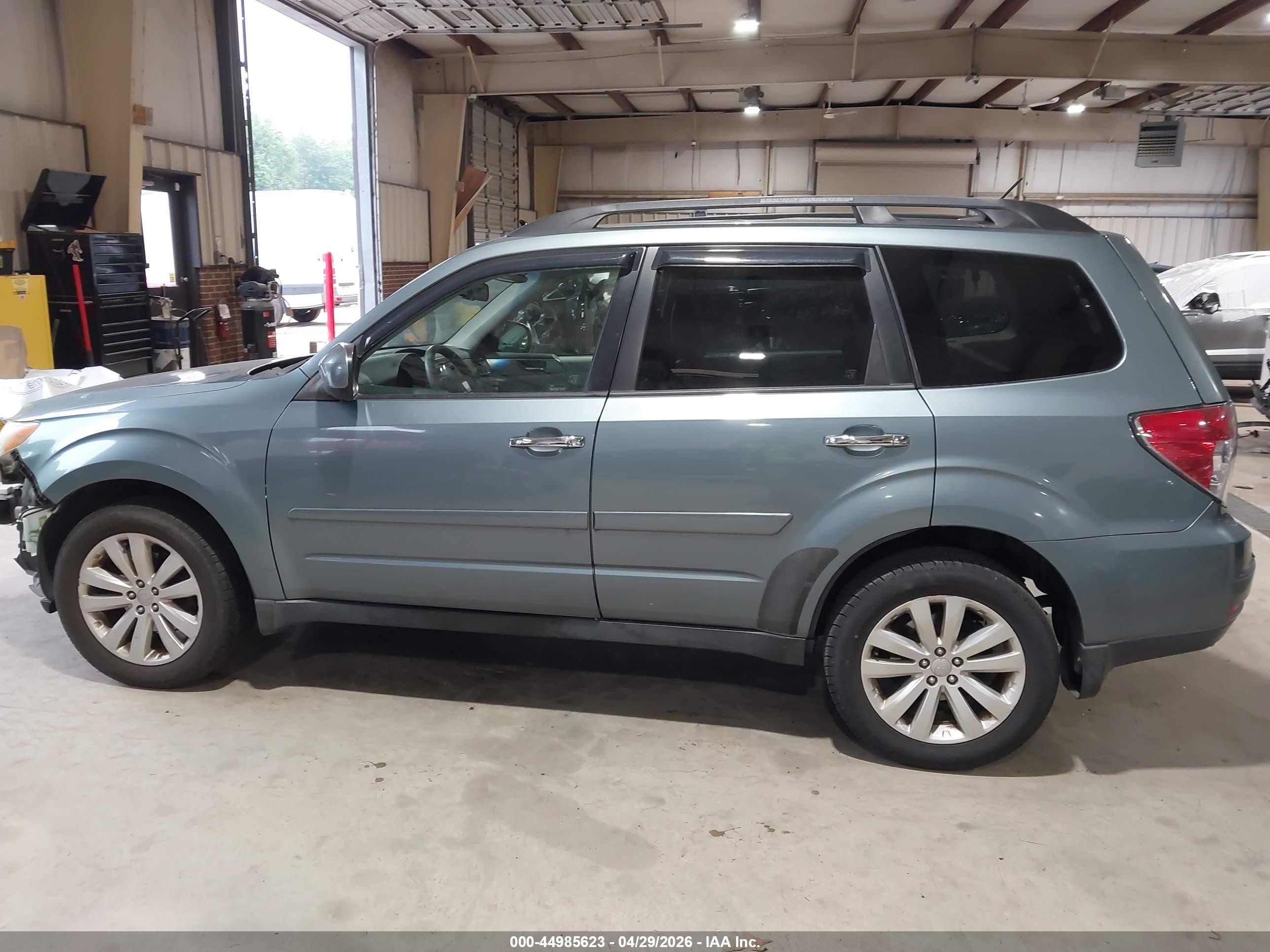 2012 Subaru Forester 2.5x Premium Blue vin: JF2SHBDC7CH434912