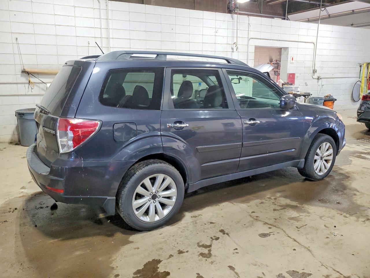 2011 Subaru Forester 2.5x Premium Gray vin: JF2SHBDC8BH751371