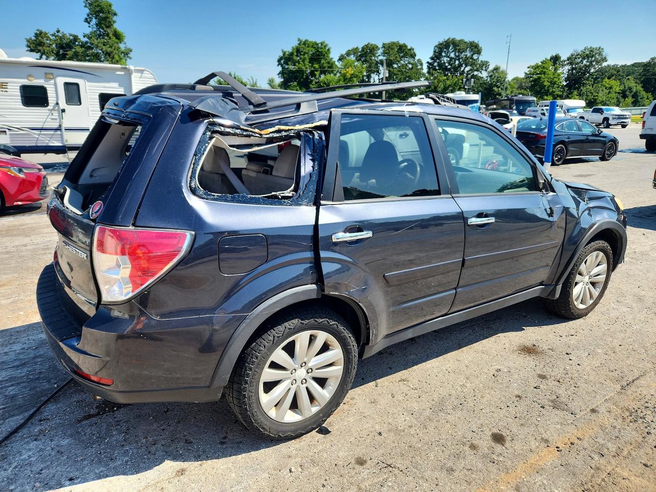 2011 Subaru Forester 2.5x Premium Gray vin: JF2SHBDC8BH759440