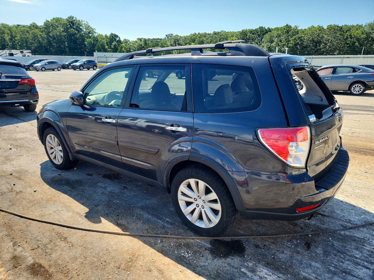 2011 Subaru Forester 2.5x Premium Gray vin: JF2SHBDC8BH759440