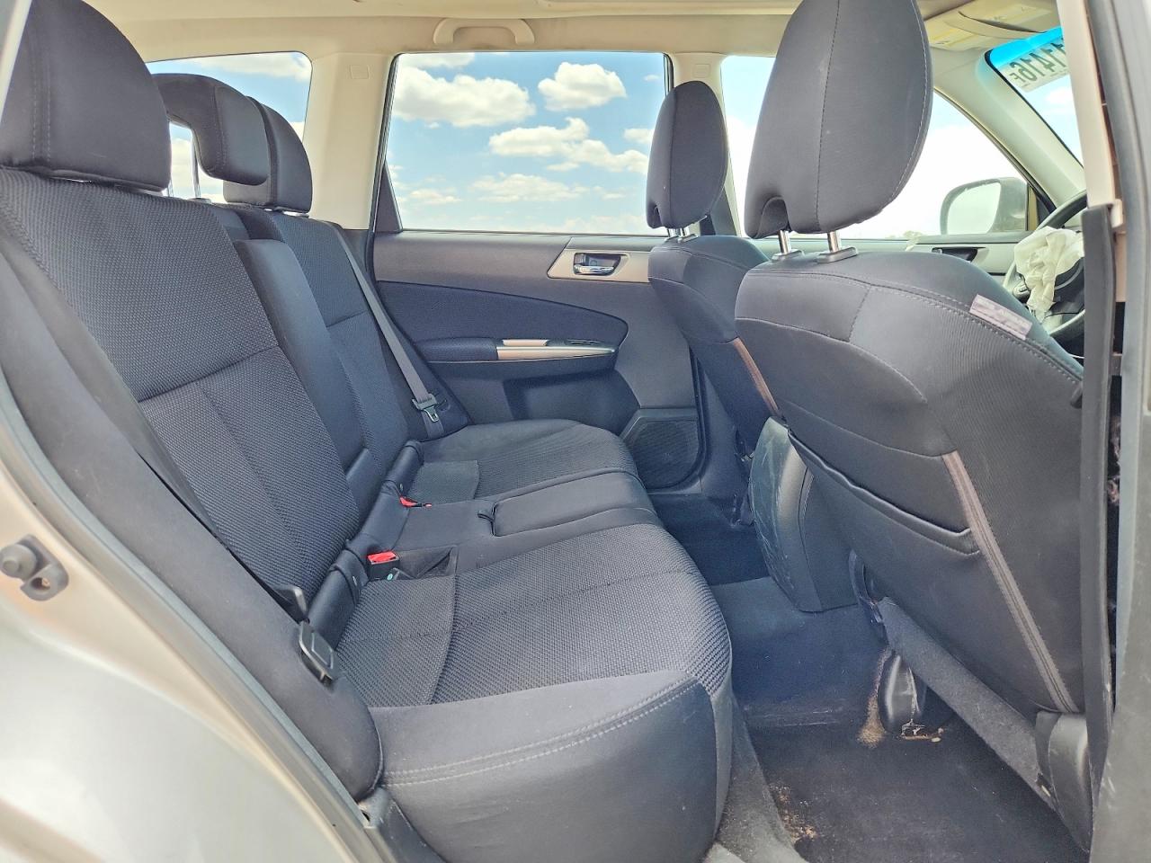 2011 Subaru Forester 2.5x Premium Silver vin: JF2SHBDC9BH750729