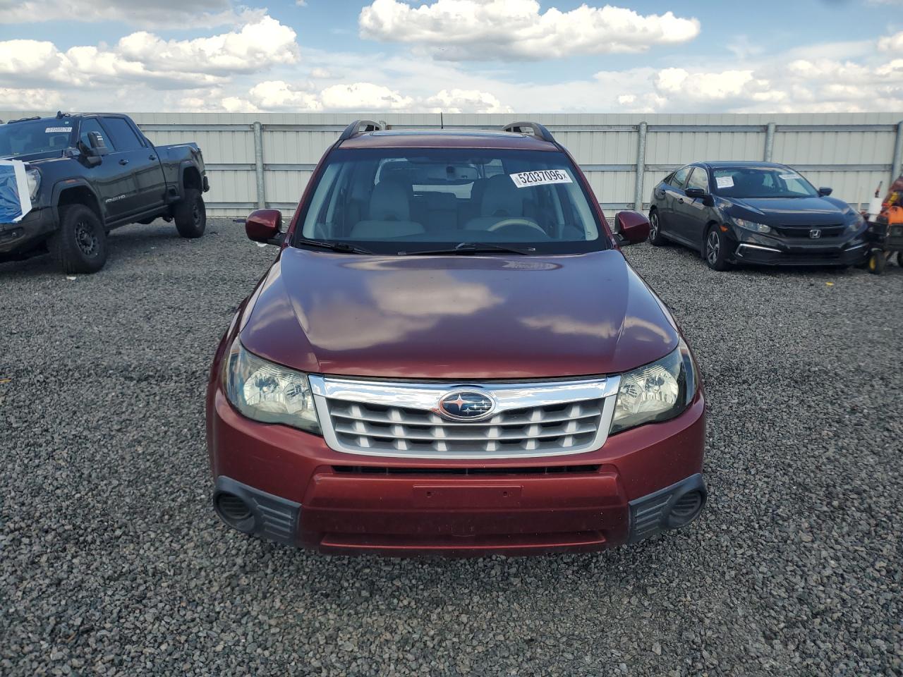2012 Subaru Forester 2.5x Premium Burgundy vin: JF2SHBDC9CH413026