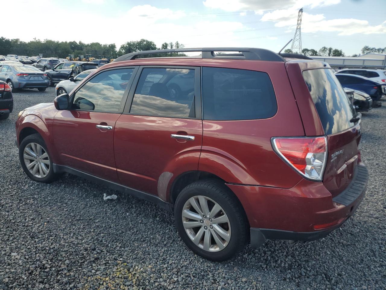 2012 Subaru Forester 2.5x Premium Burgundy vin: JF2SHBDC9CH413026