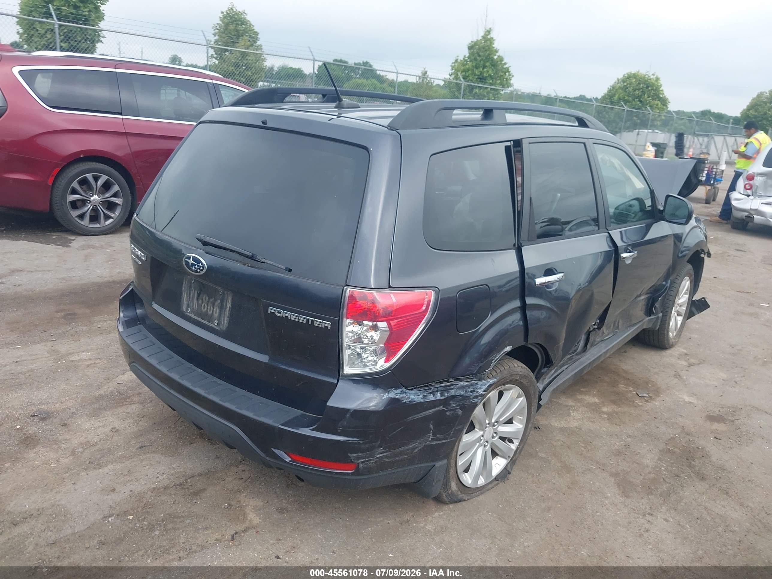2012 Subaru Forester 2.5x Premium Navy vin: JF2SHBDC9CH444910