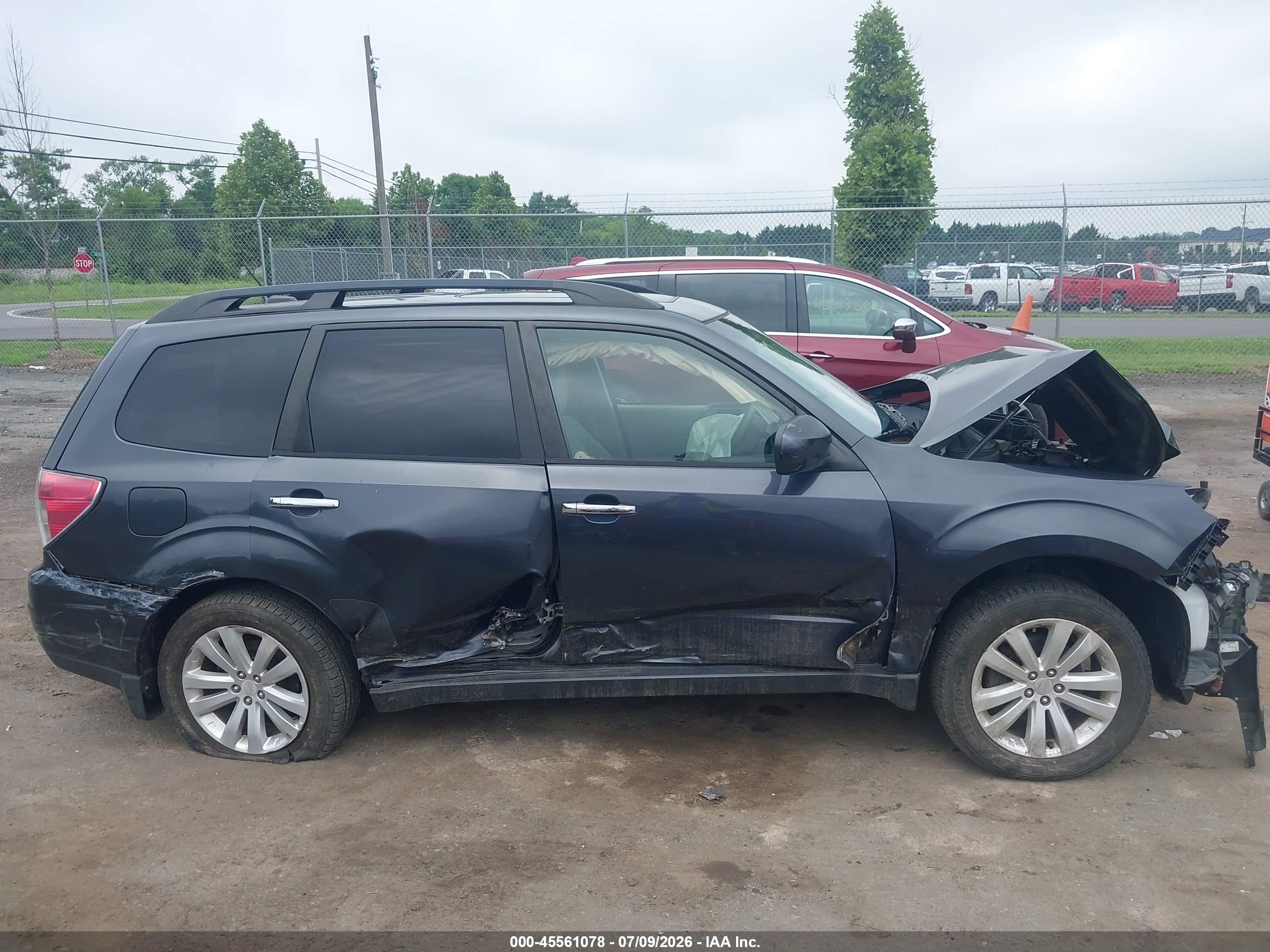 2012 Subaru Forester 2.5x Premium Navy vin: JF2SHBDC9CH444910