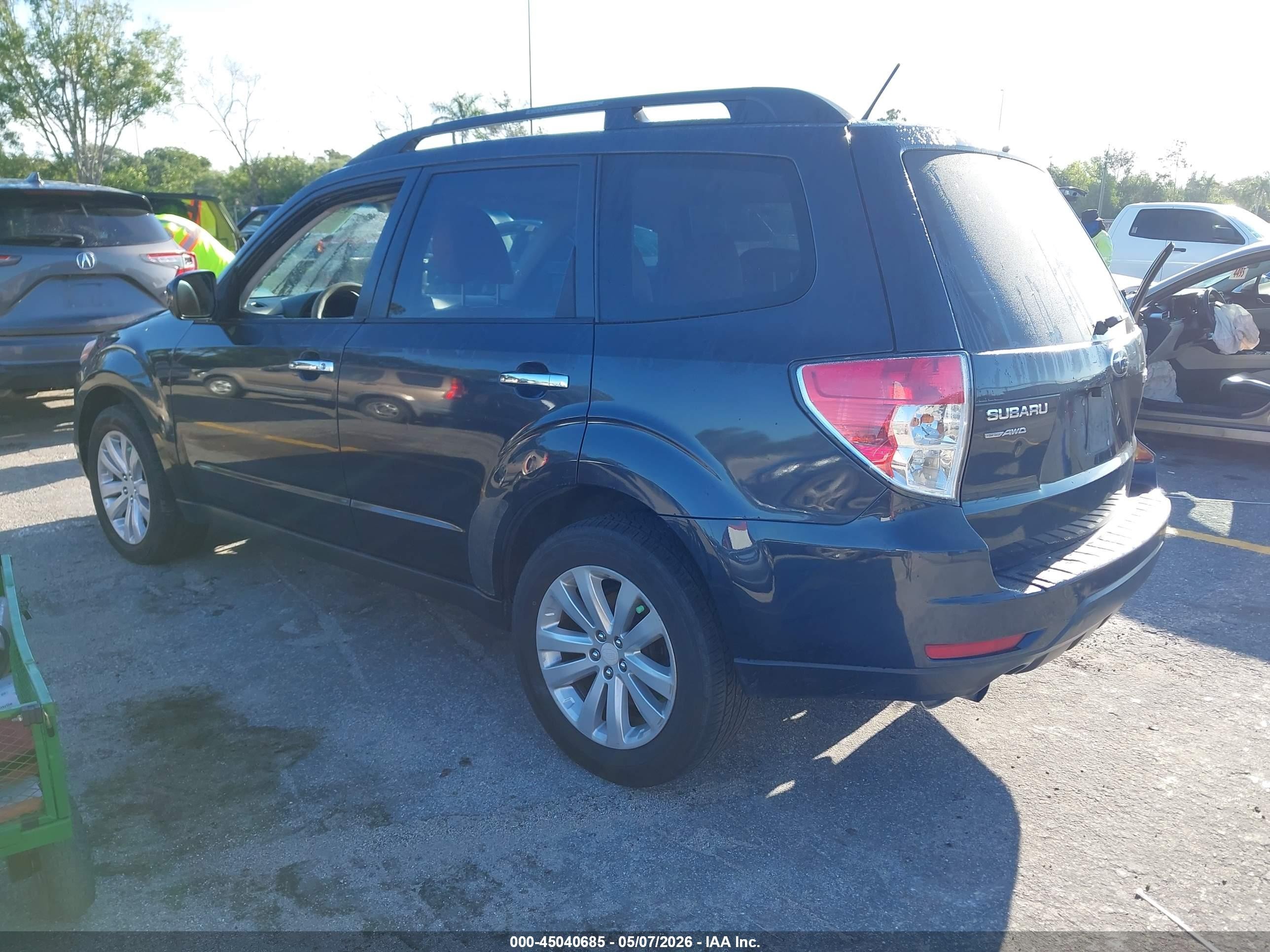 2011 Subaru Forester 2.5x Premium Black vin: JF2SHBDCXBH745183