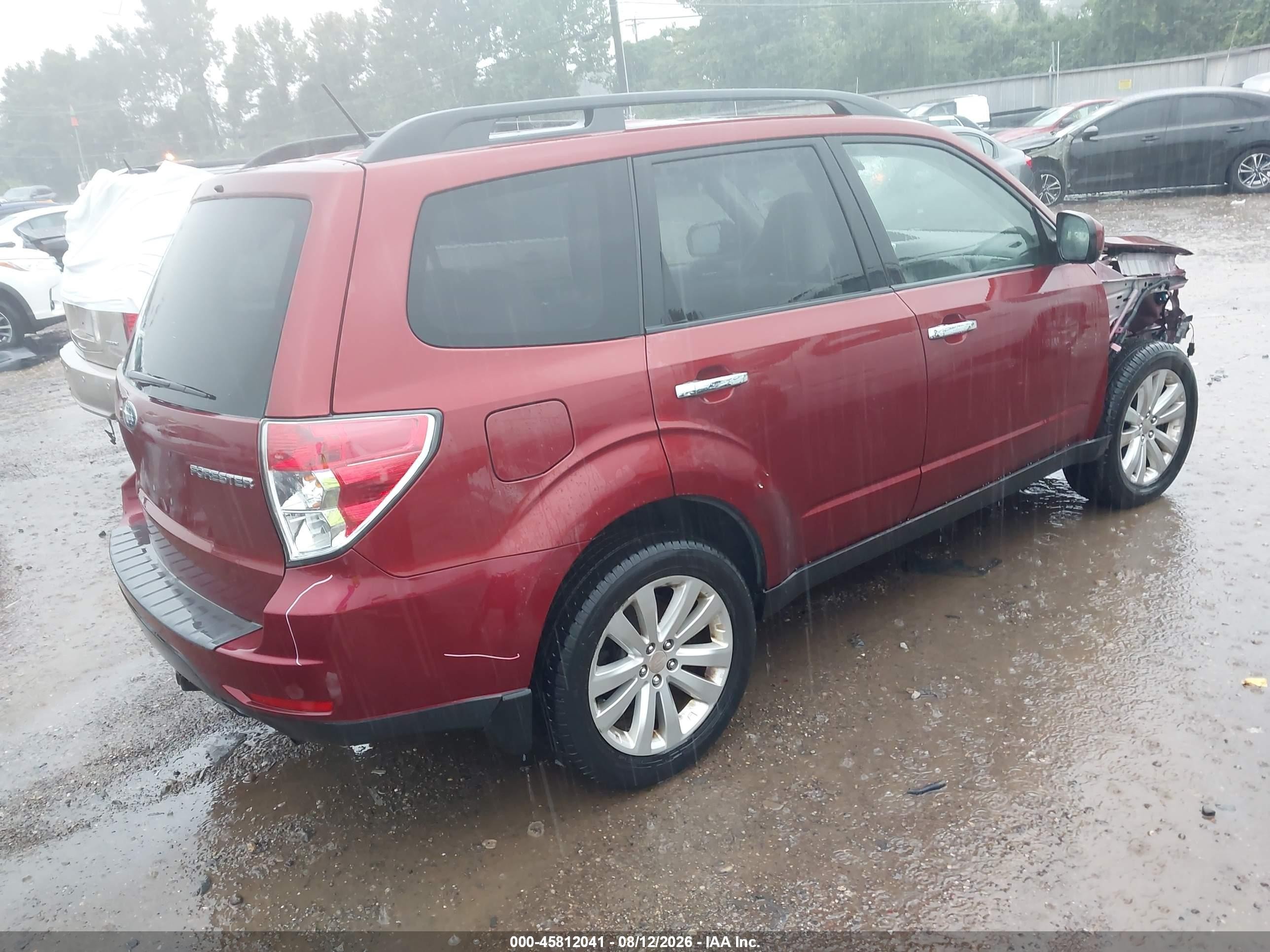 2011 Subaru Forester 2.5x Premium Burgundy vin: JF2SHBDCXBH747760