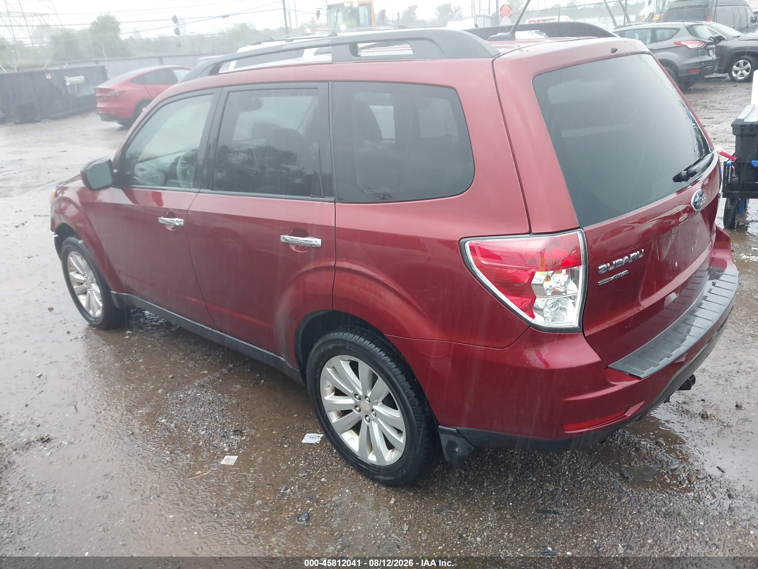 2011 Subaru Forester 2.5x Premium Burgundy vin: JF2SHBDCXBH747760