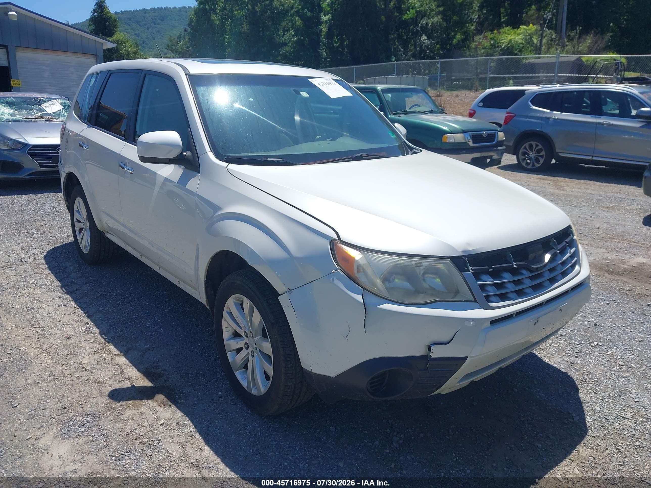 2012 Subaru Forester 2.5x Premium White vin: JF2SHBDCXCH454605