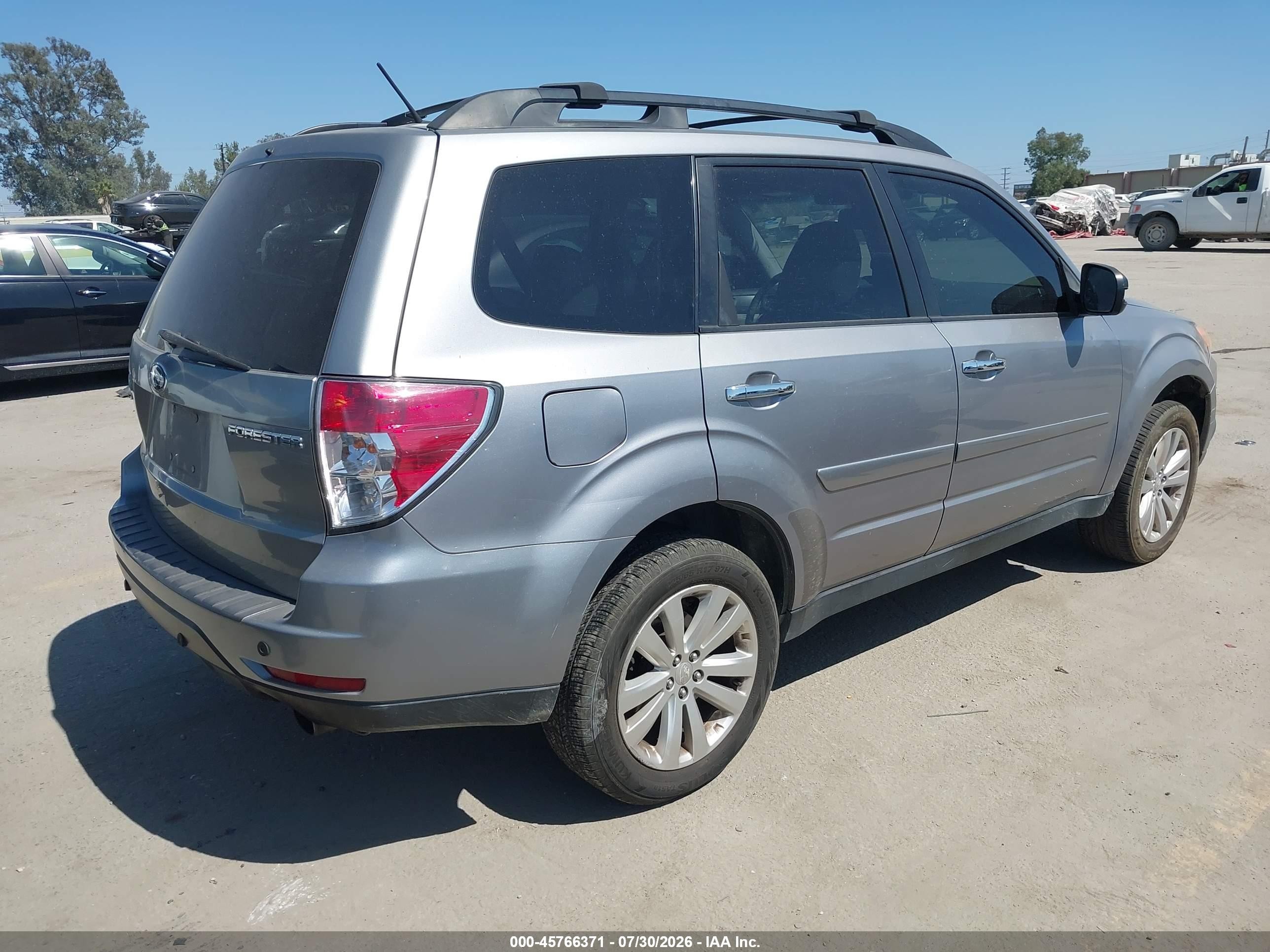 2011 Subaru Forester 2.5x Limited Gray vin: JF2SHBEC0BH738435