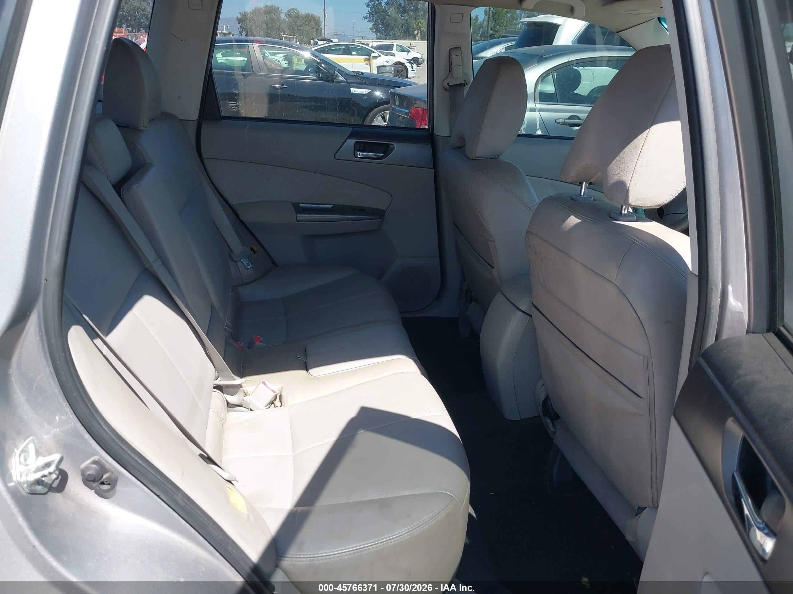2011 Subaru Forester 2.5x Limited Gray vin: JF2SHBEC0BH738435