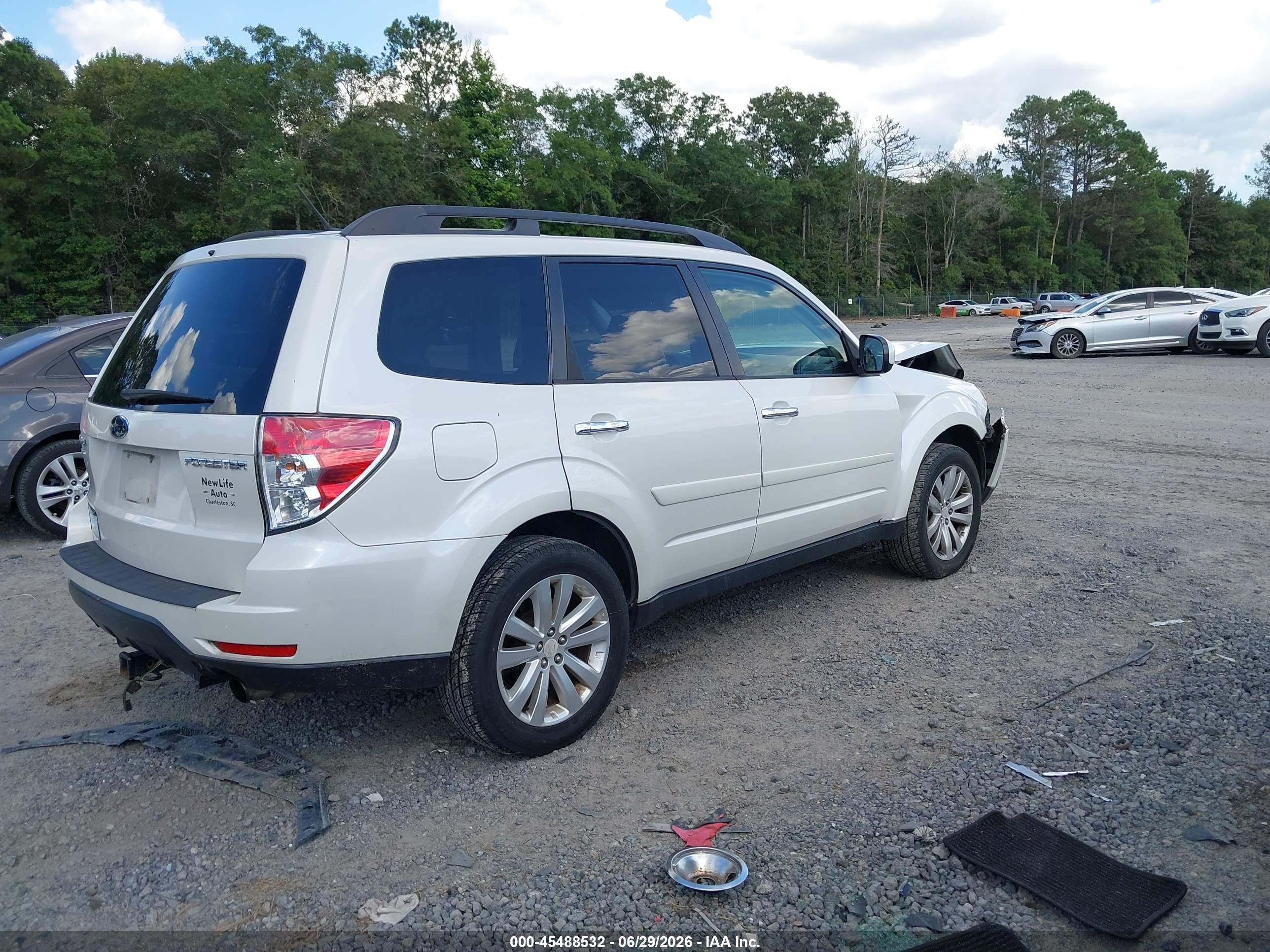 2012 Subaru Forester 2.5x Limited Белый vin: JF2SHBEC9CH450155
