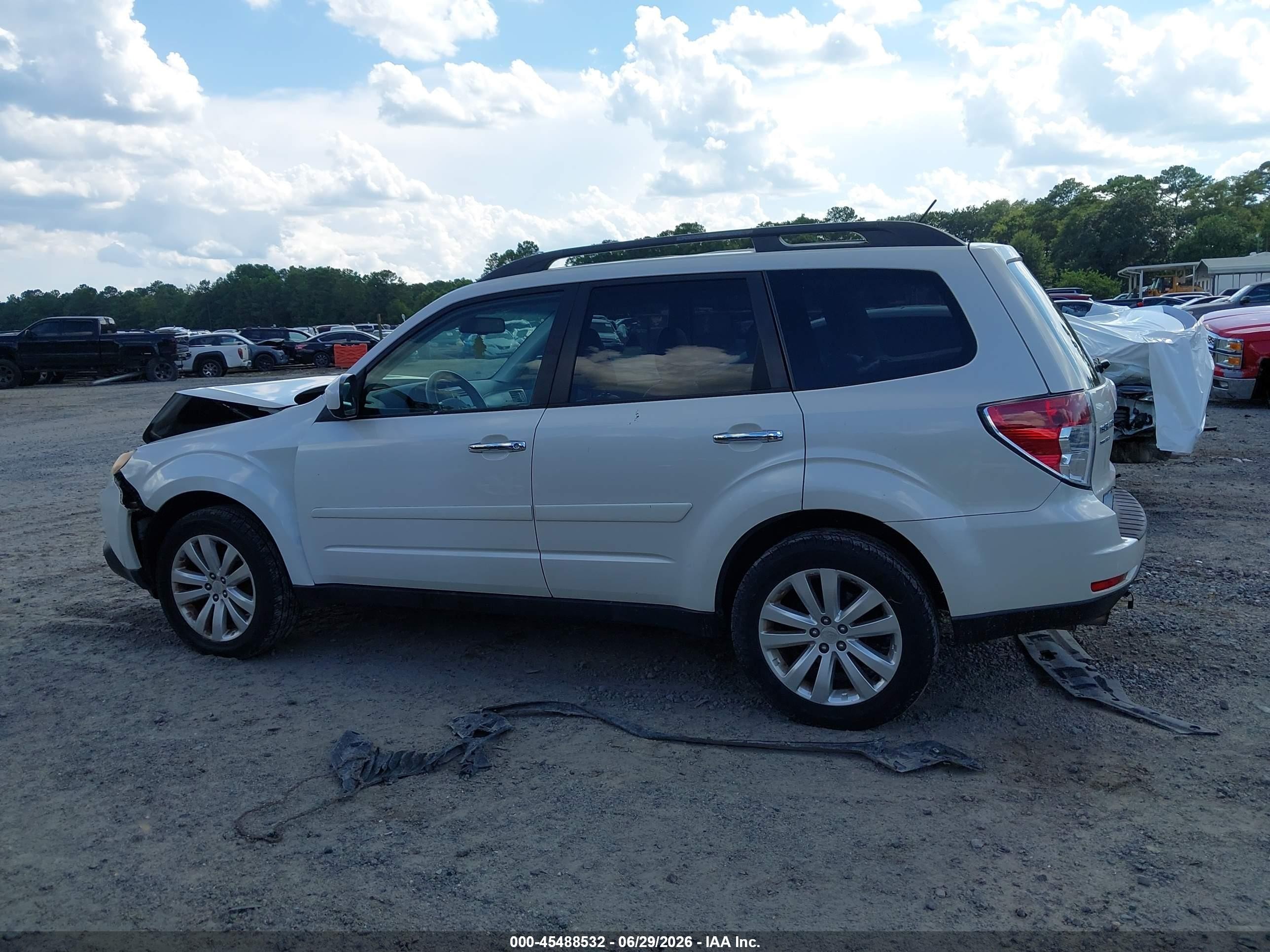 2012 Subaru Forester 2.5x Limited Белый vin: JF2SHBEC9CH450155