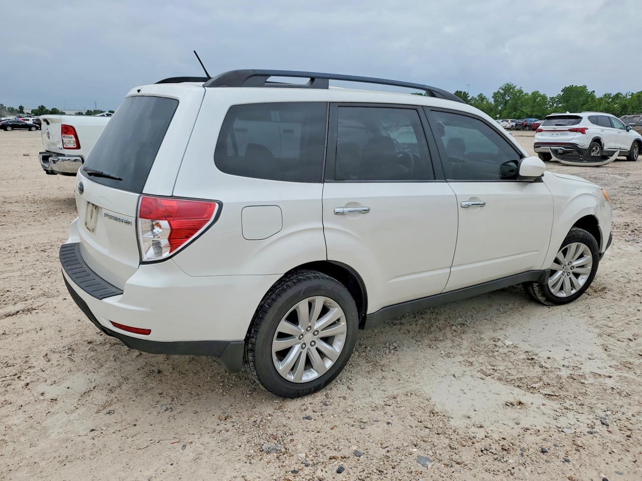 2011 Subaru Forester Limited White vin: JF2SHBECXBH704728