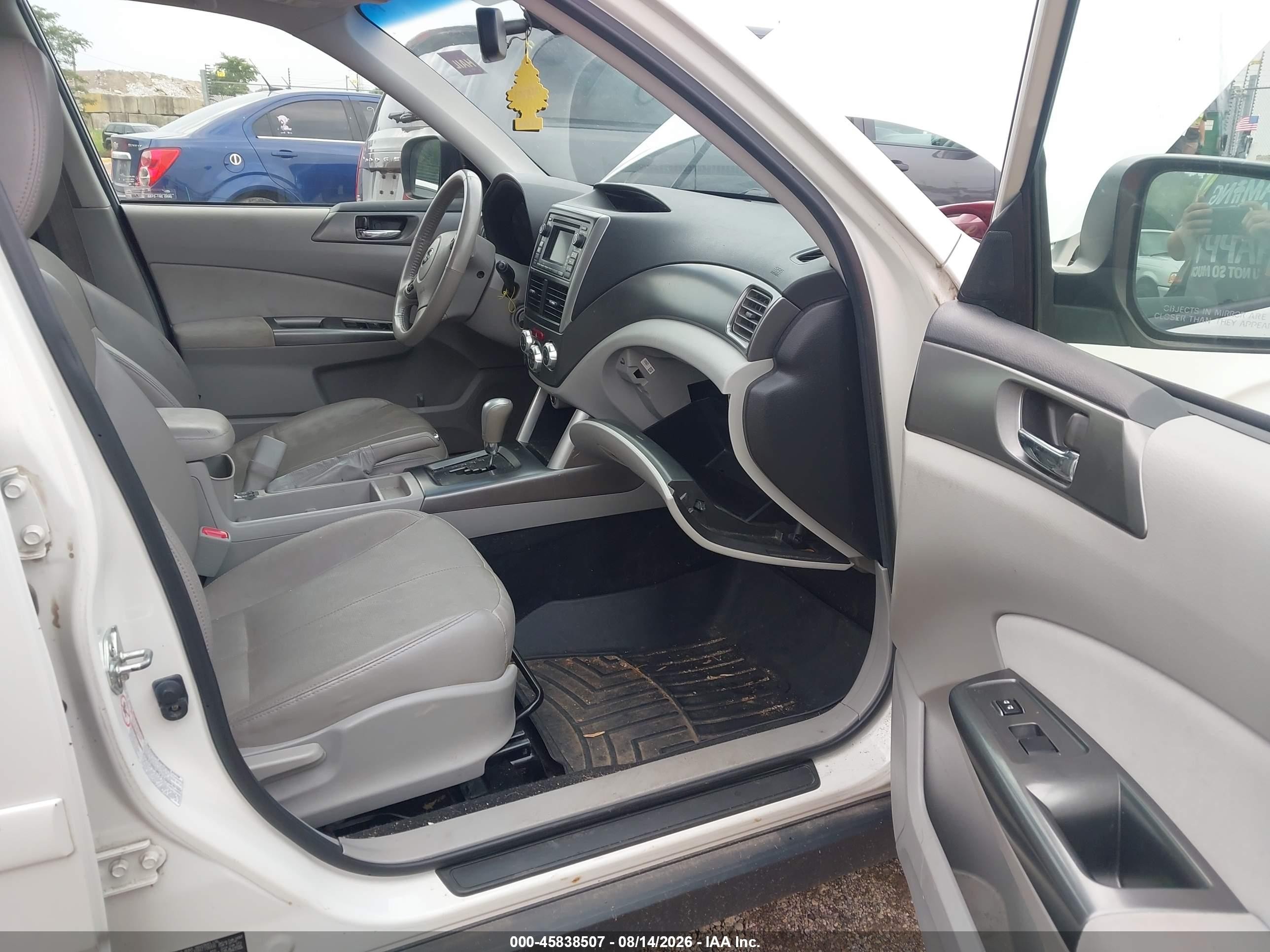 2011 Subaru Forester 2.5x Limited White vin: JF2SHBECXBH778666