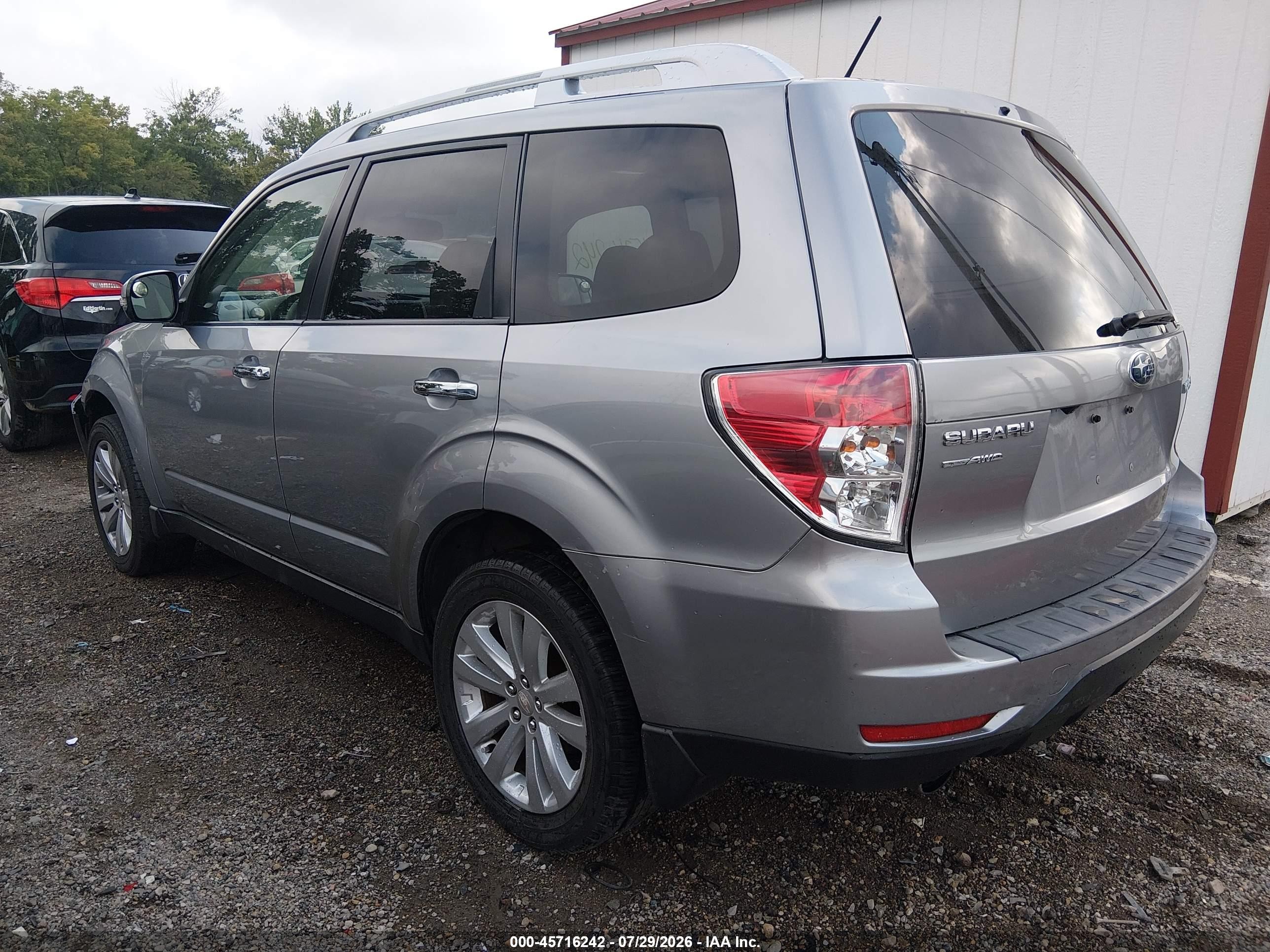 2011 Subaru Forester 2.5x Touring Silver vin: JF2SHBGC8BH723310