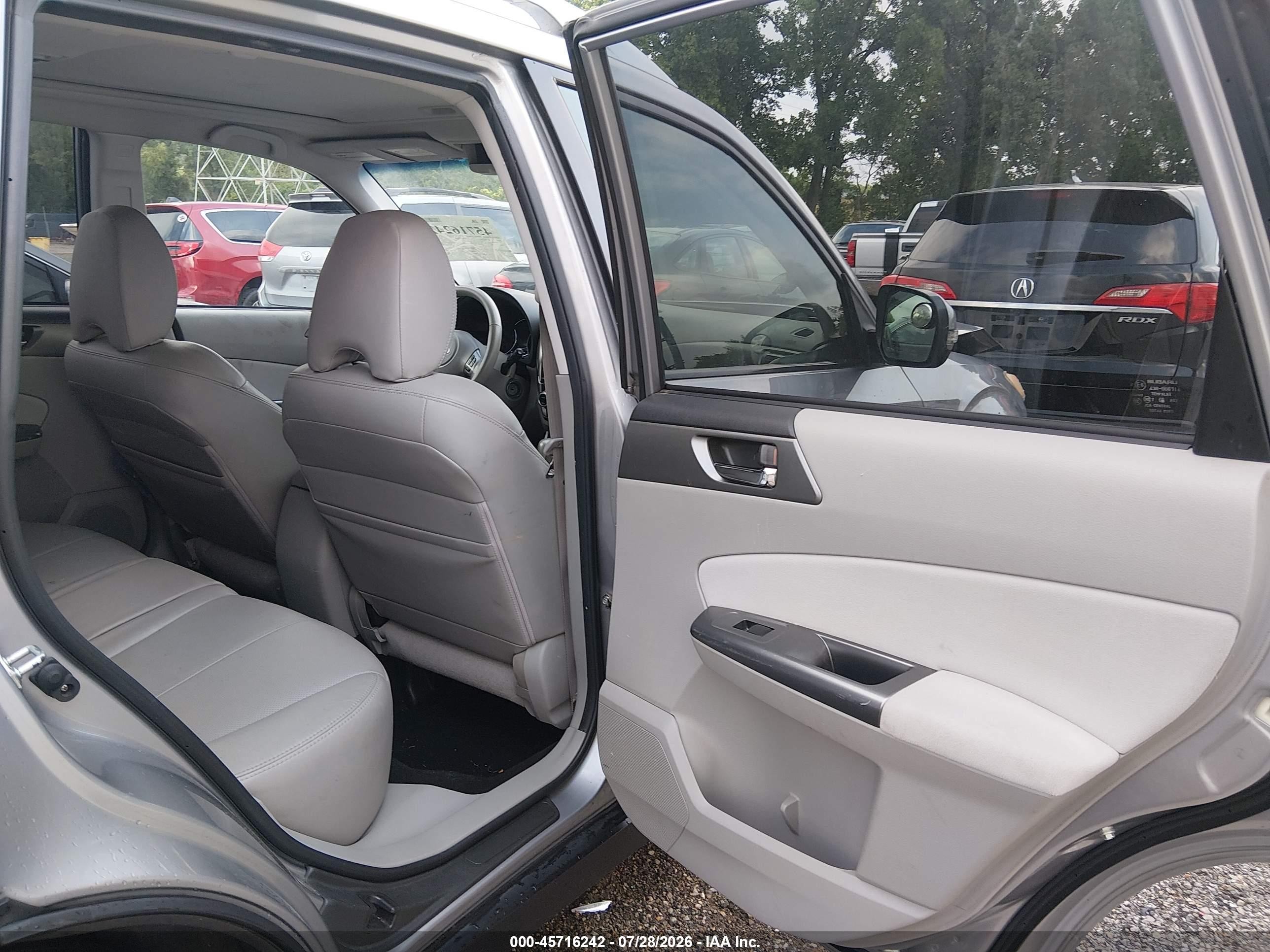 2011 Subaru Forester 2.5x Touring Silver vin: JF2SHBGC8BH723310