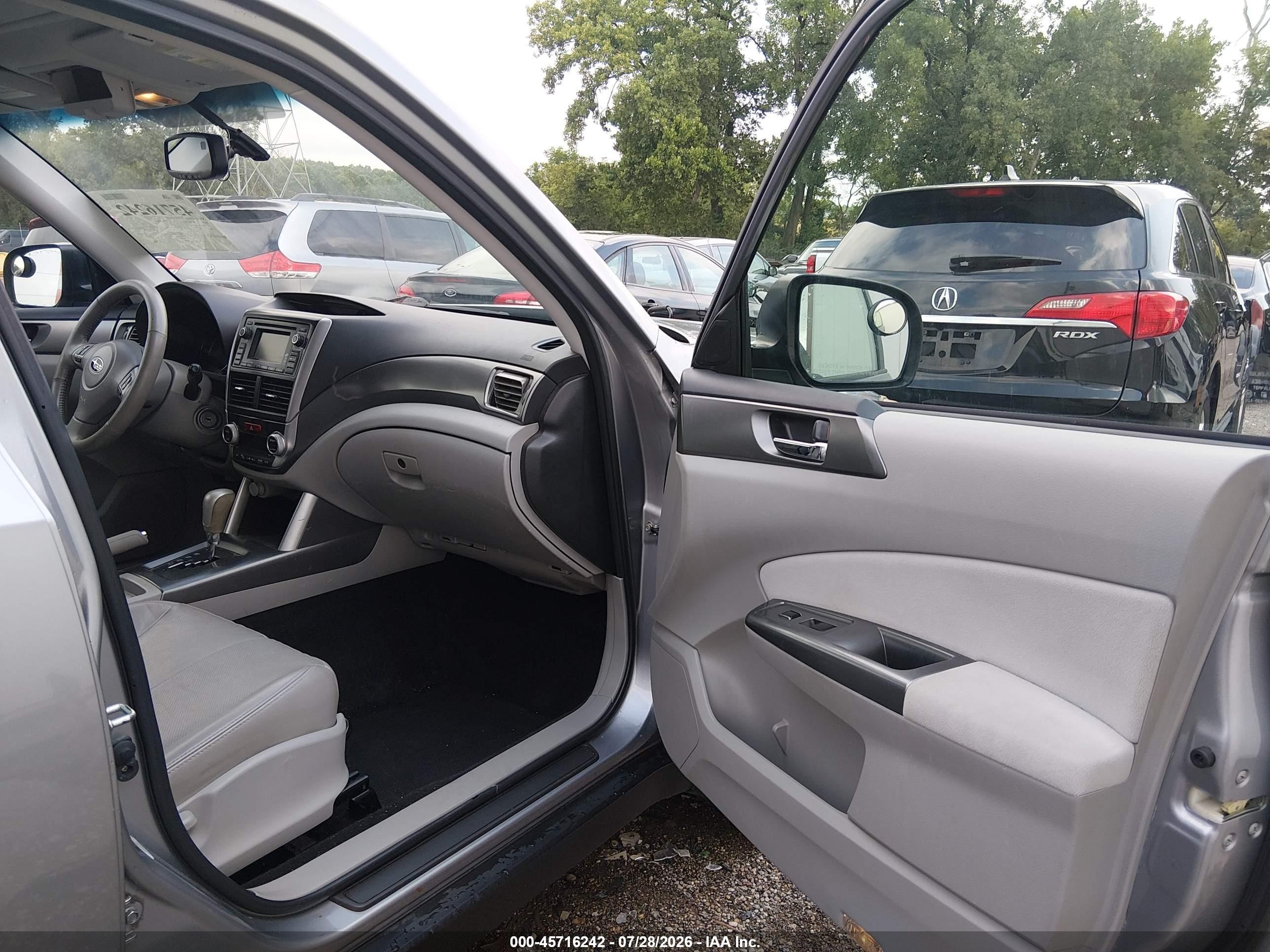 2011 Subaru Forester 2.5x Touring Silver vin: JF2SHBGC8BH723310