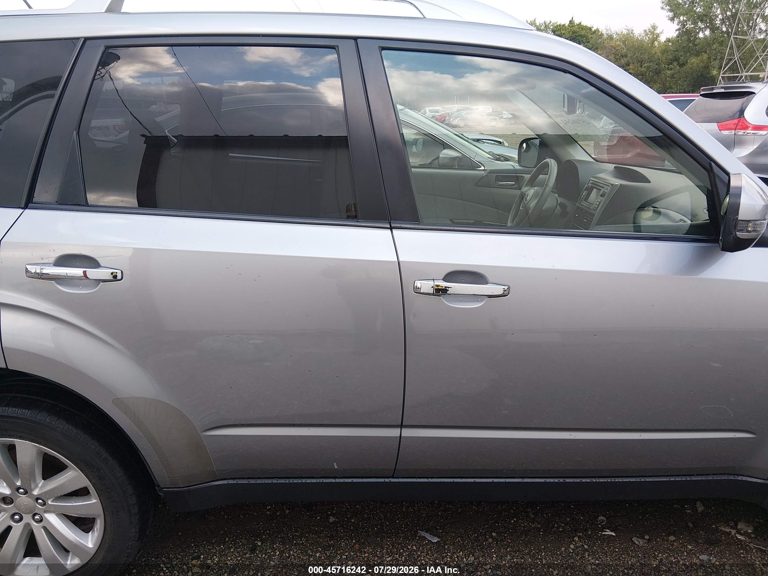 2011 Subaru Forester 2.5x Touring Silver vin: JF2SHBGC8BH723310