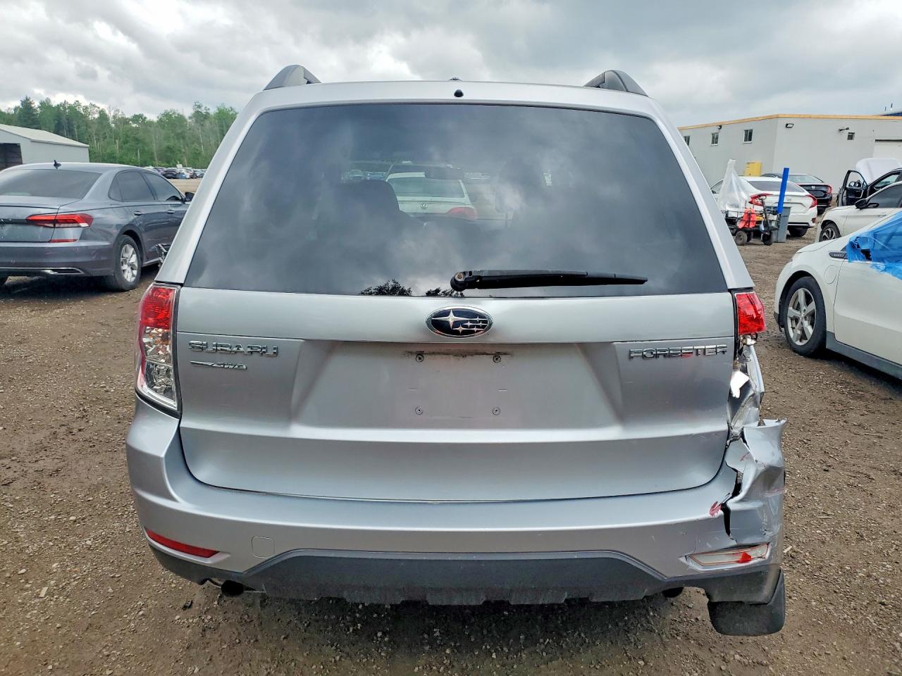 2013 Subaru Forester 2.5x Silver vin: JF2SHCBC9DH428930