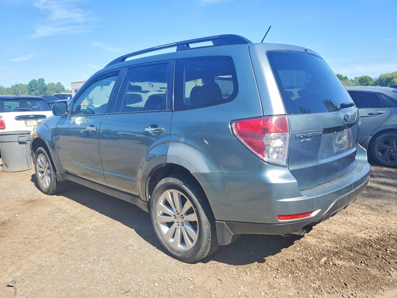 2011 Subaru Forester 2.5x Premium Blue vin: JF2SHCDC1BH721635