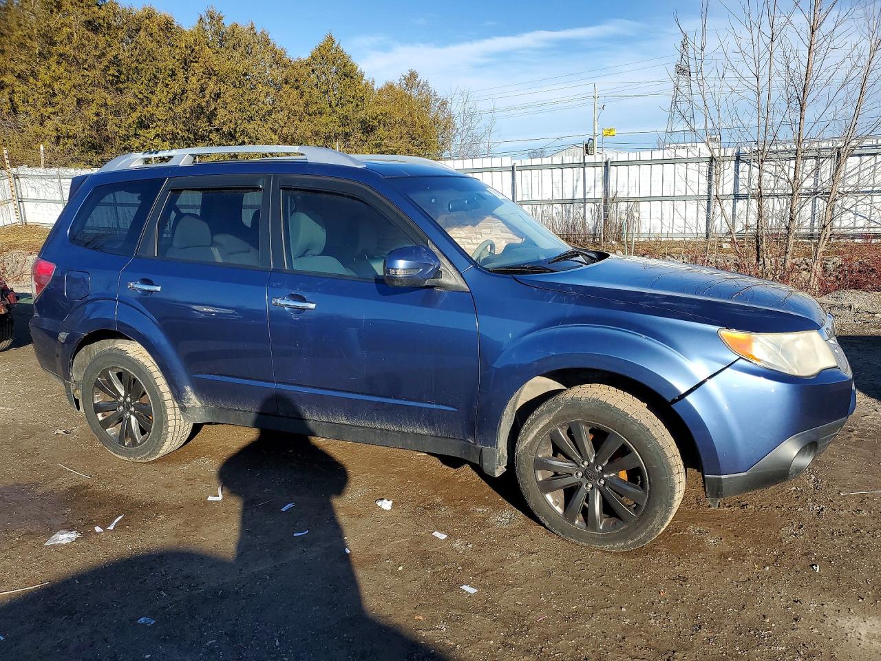 2013 Subaru Forester 2.5x Premium Blue vin: JF2SHCDC3DH406029