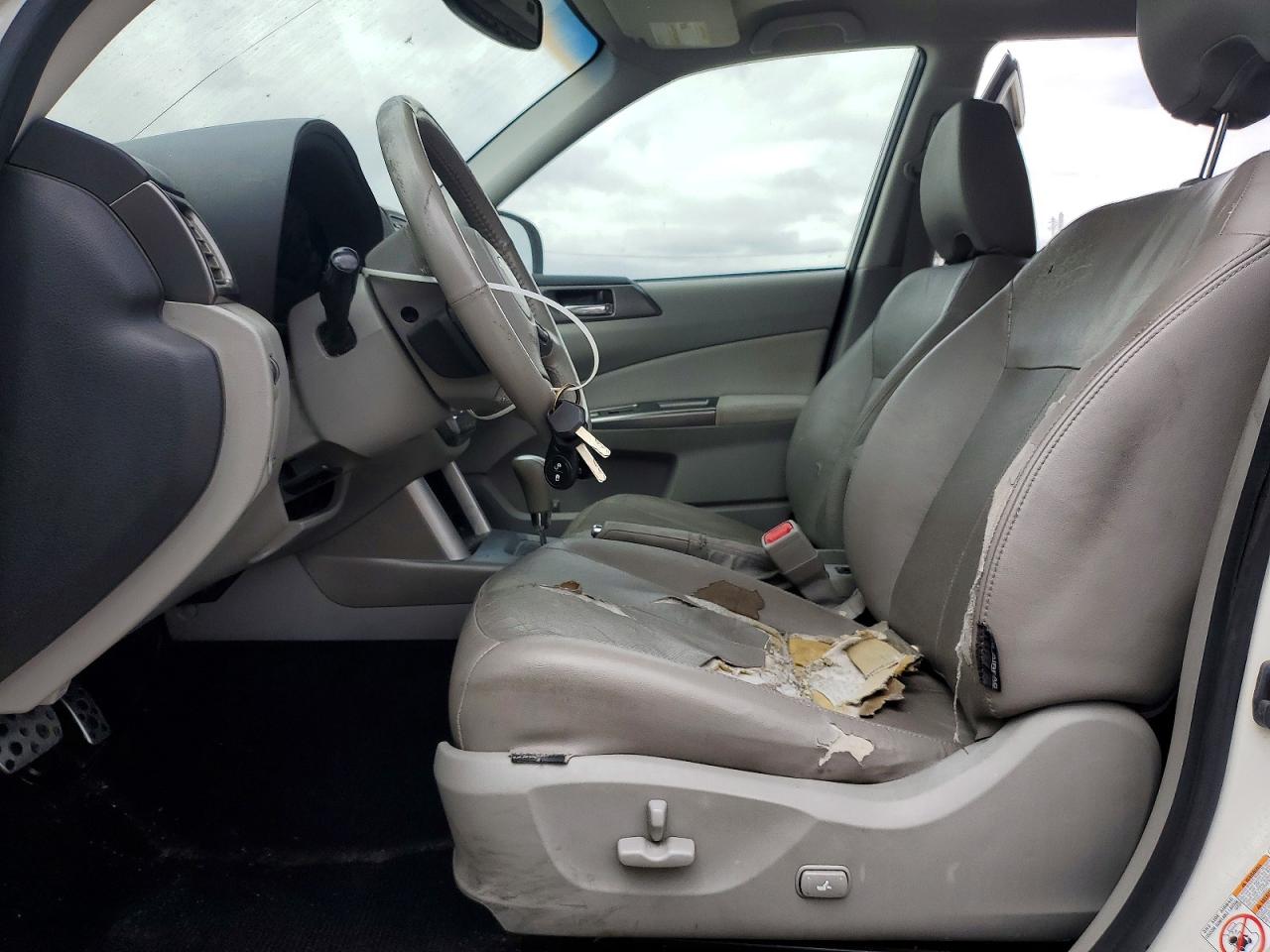 2011 Subaru Forester Touring Белый vin: JF2SHGGC1BH722478