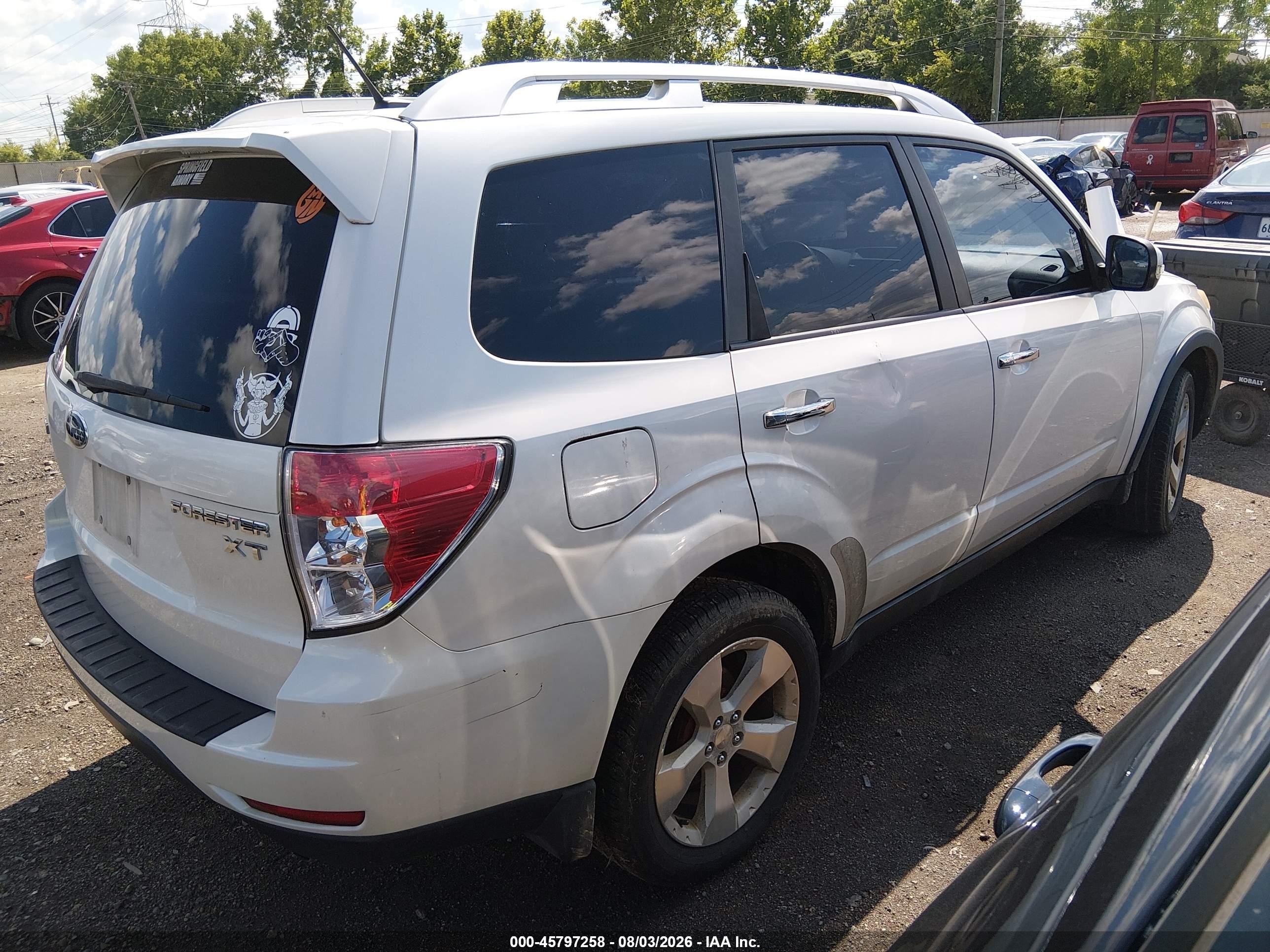 2011 Subaru Forester 2.5xt Touring White vin: JF2SHGGC7BH768798
