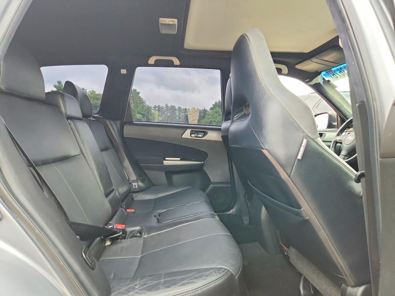 2013 Subaru Forester Touring Silver vin: JF2SHGGC7DH412953