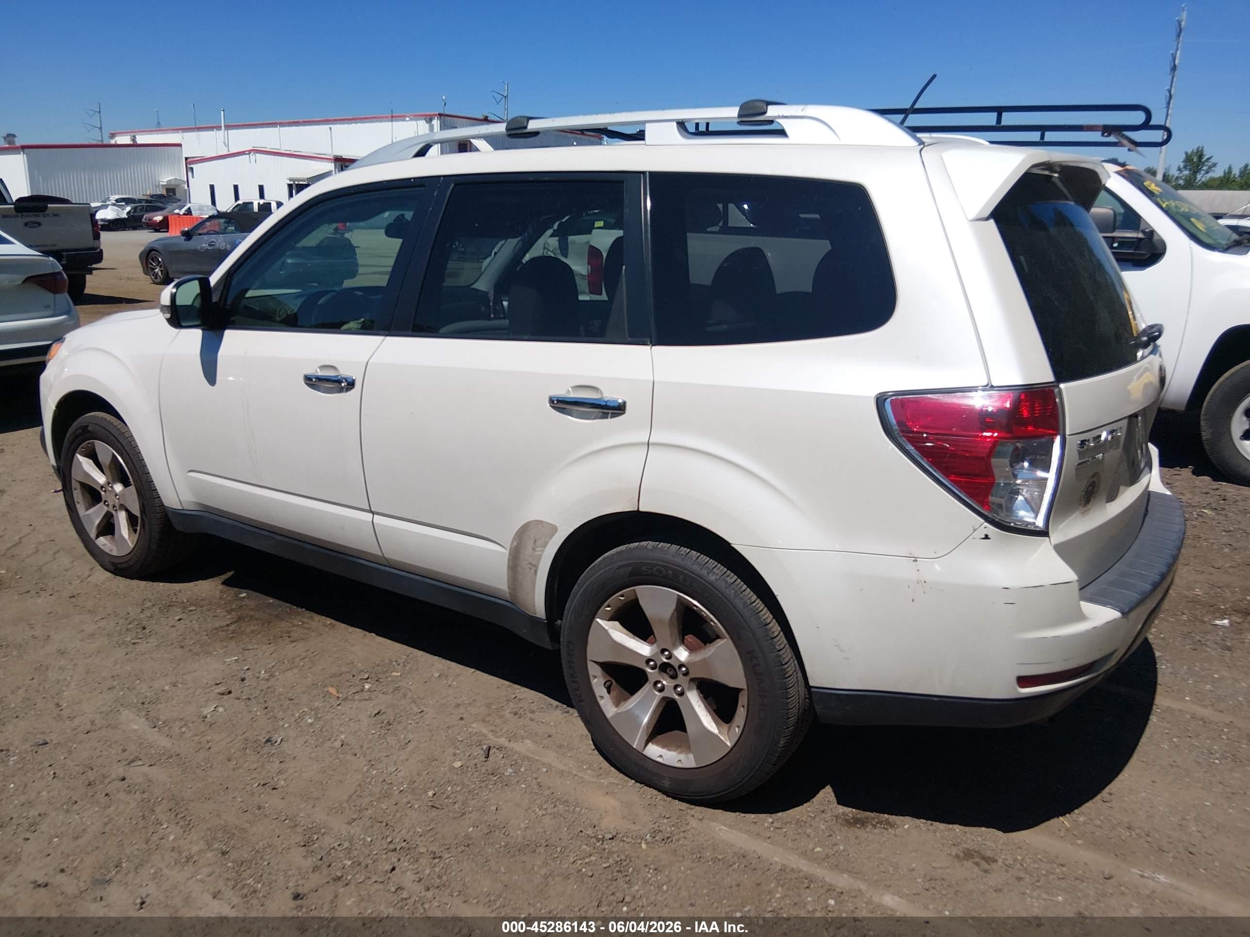 2012 Subaru Forester 2.5xt Touring White vin: JF2SHGHC0CH464244