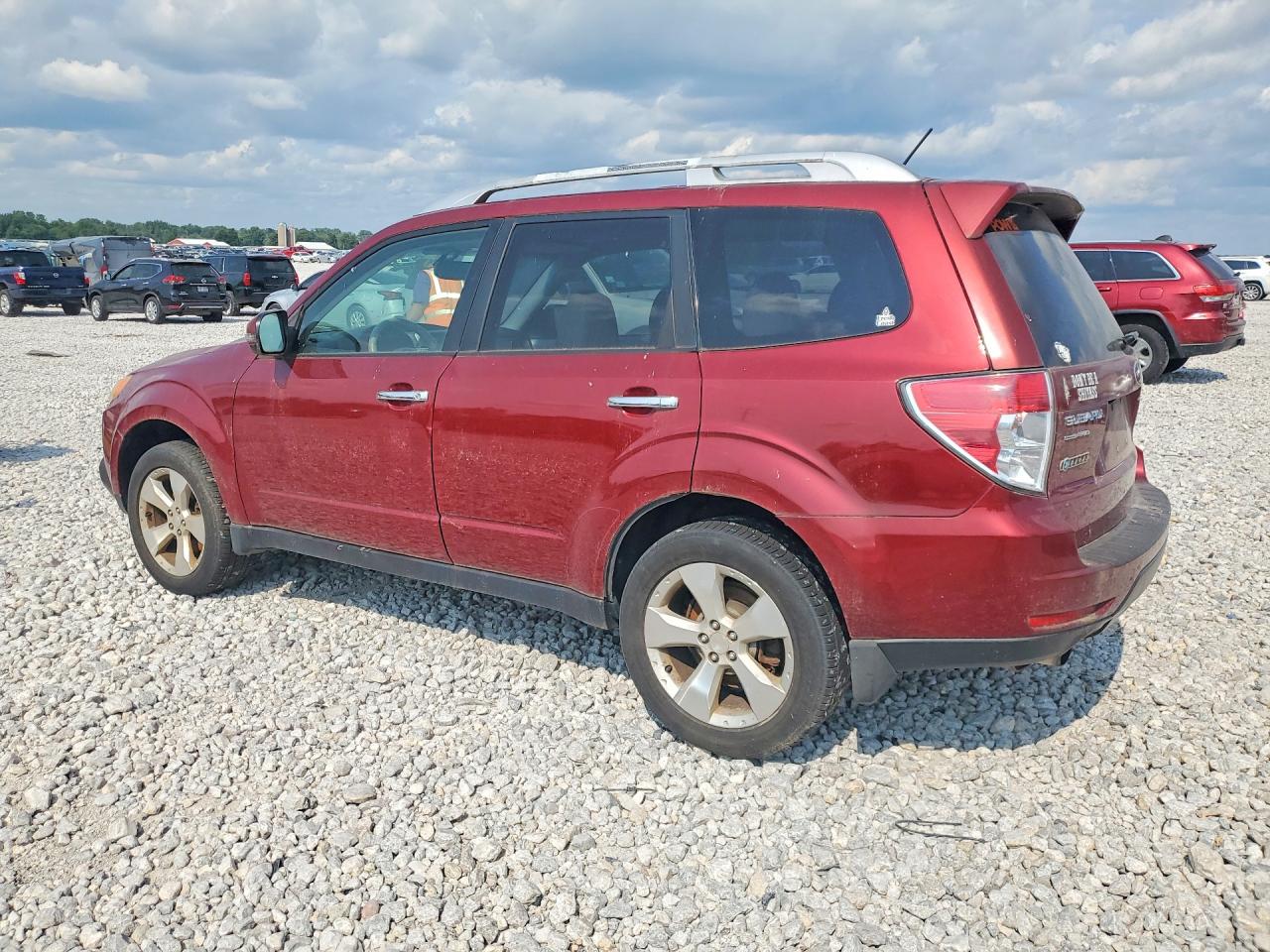 2011 Subaru Forester Touring Темно-бордовый vin: JF2SHGHC2BH726084
