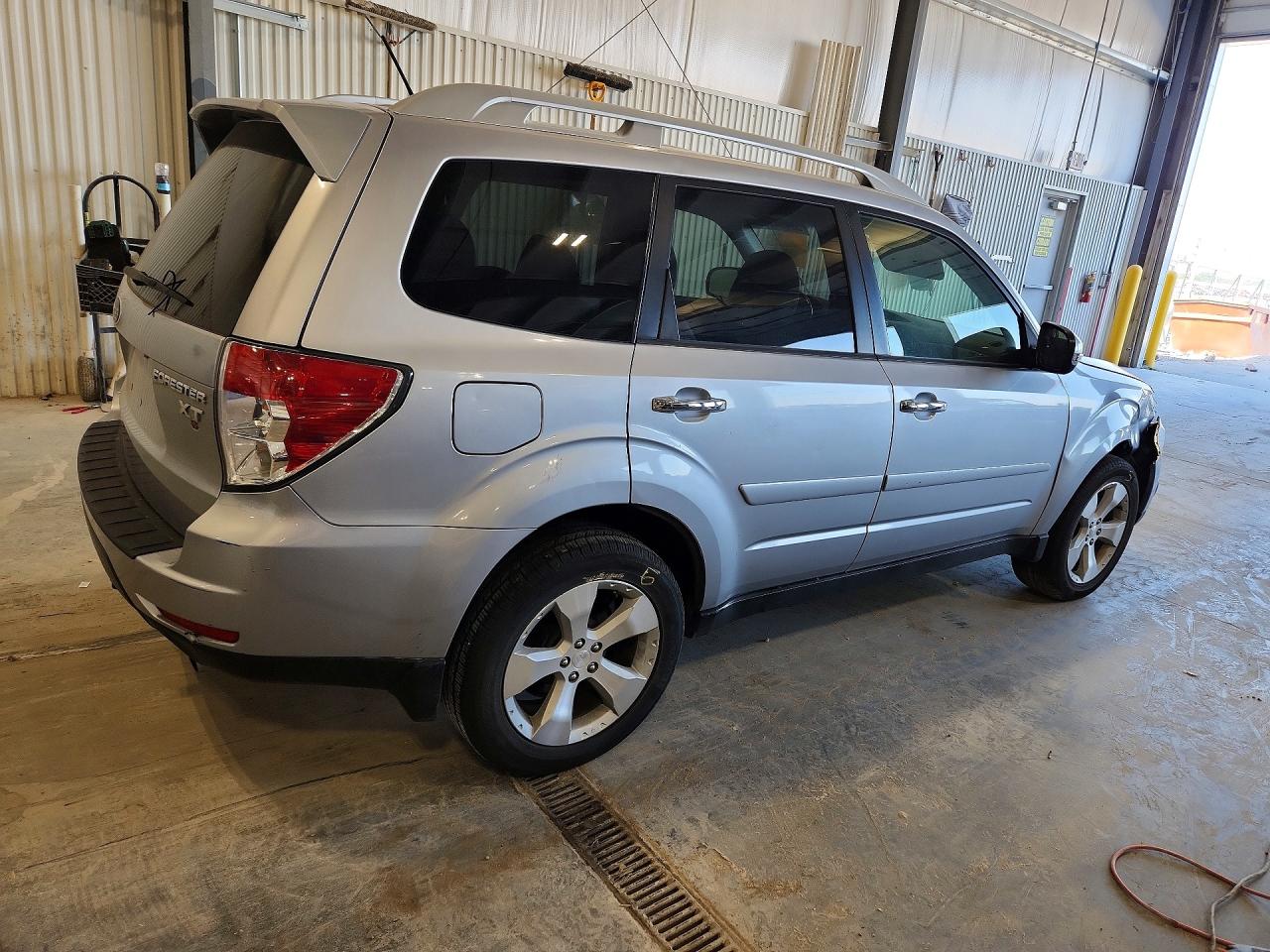 2013 Subaru Forester Touring Silver vin: JF2SHGHC3DH413290