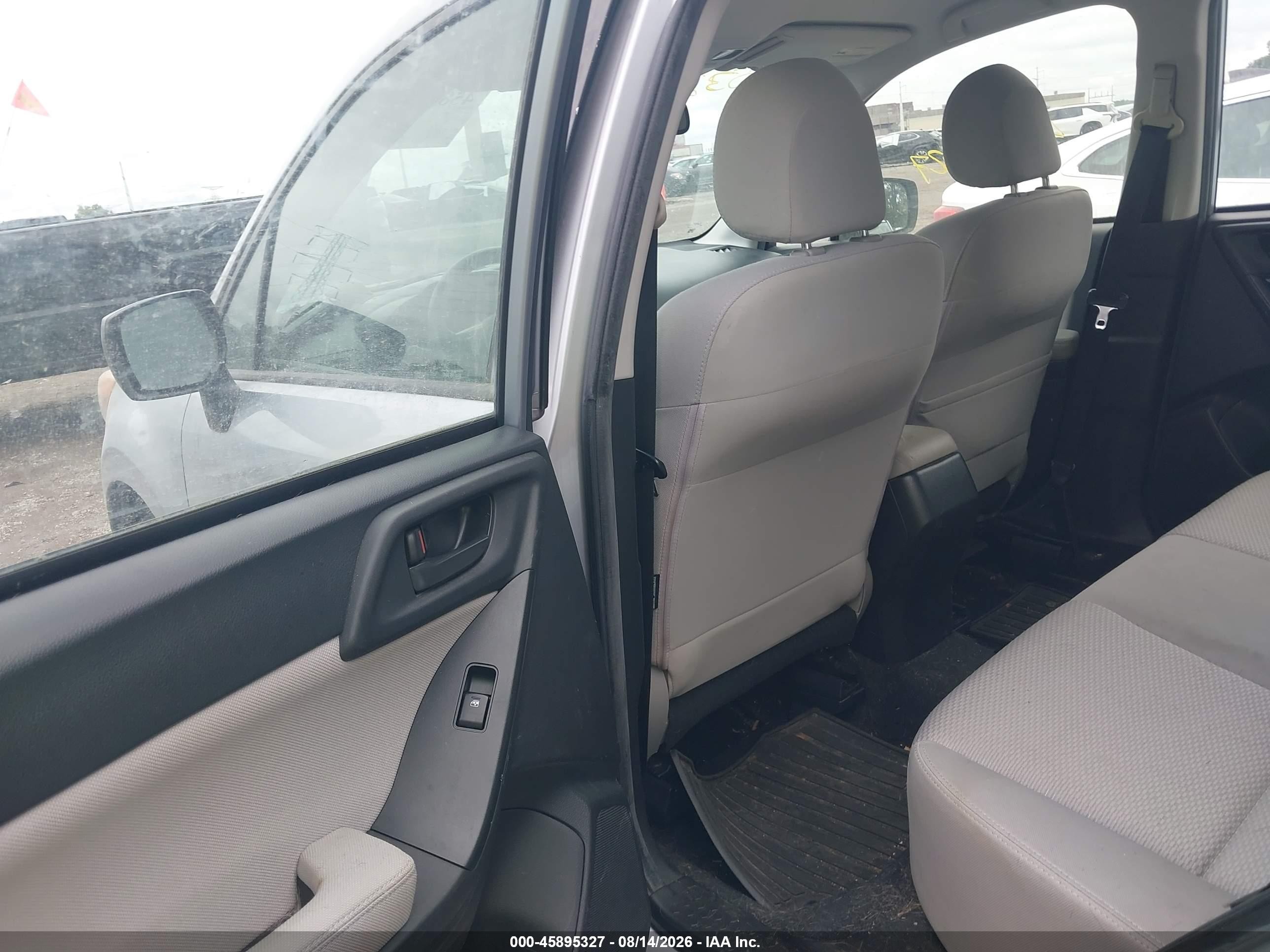 2014 Subaru Forester 2.5i Silver vin: JF2SJAAC0EH451539