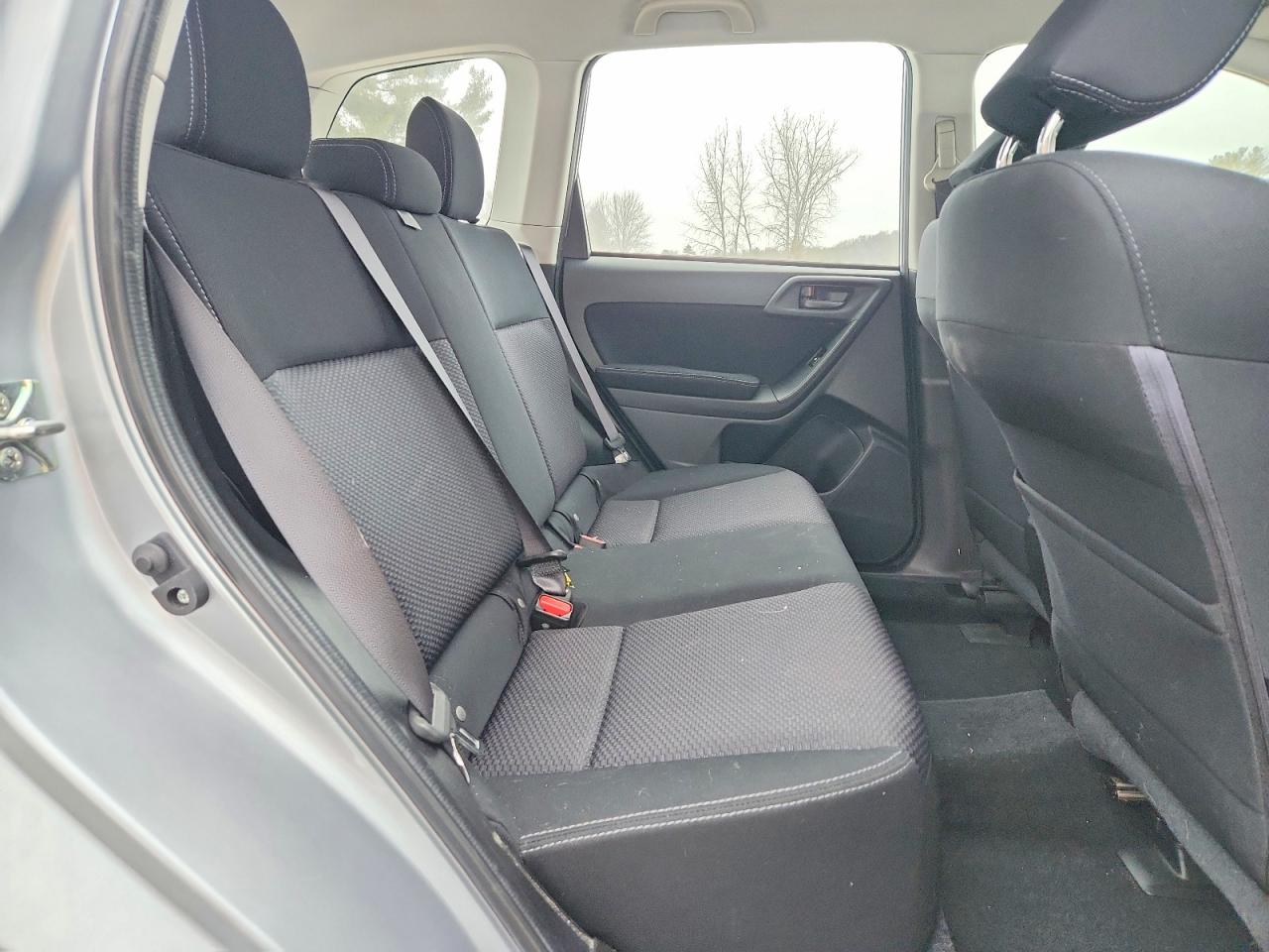 2014 Subaru Forester 2.5i Silver vin: JF2SJAAC0EH451962