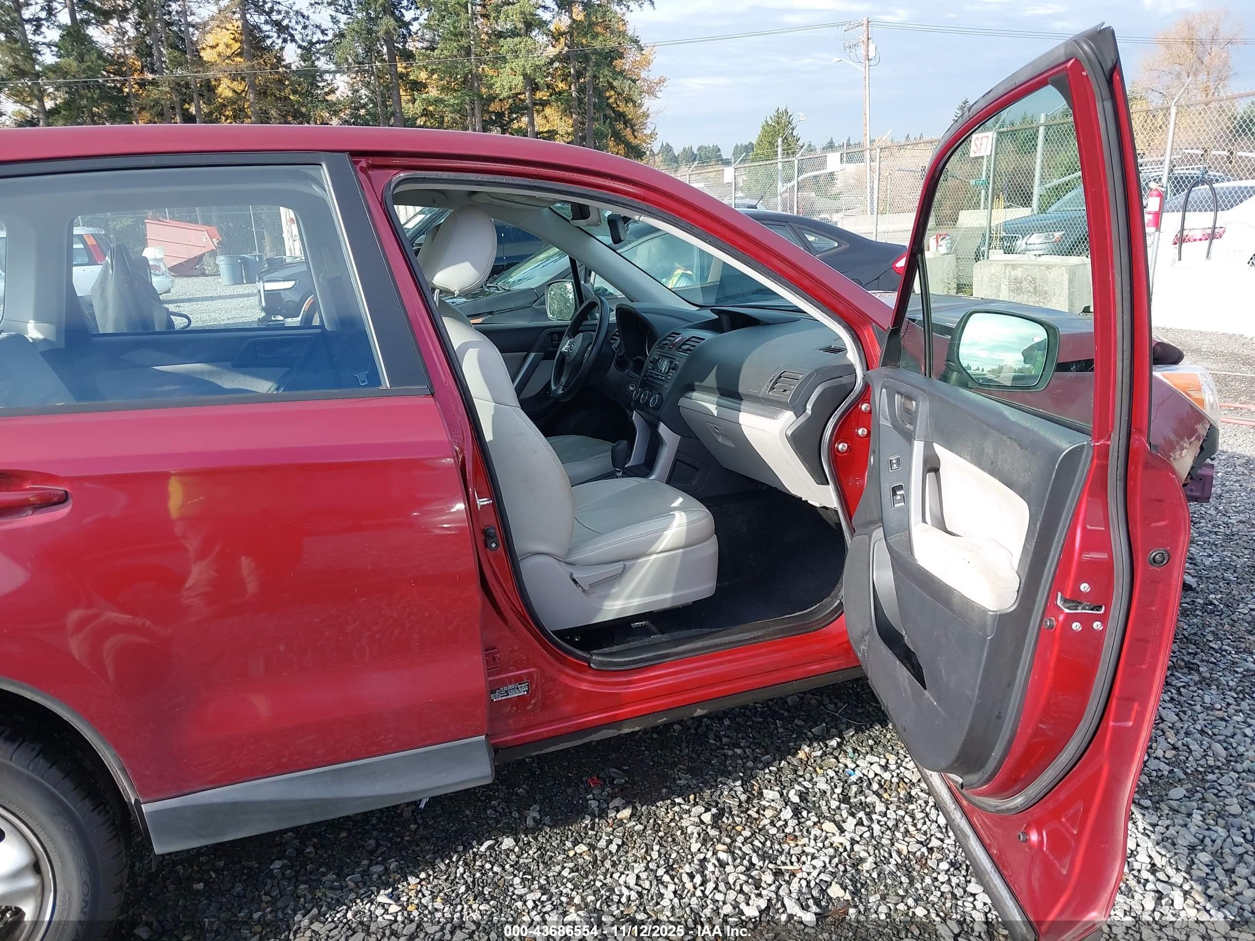 2014 Subaru Forester 2.5i Красный vin: JF2SJAAC0EH526594