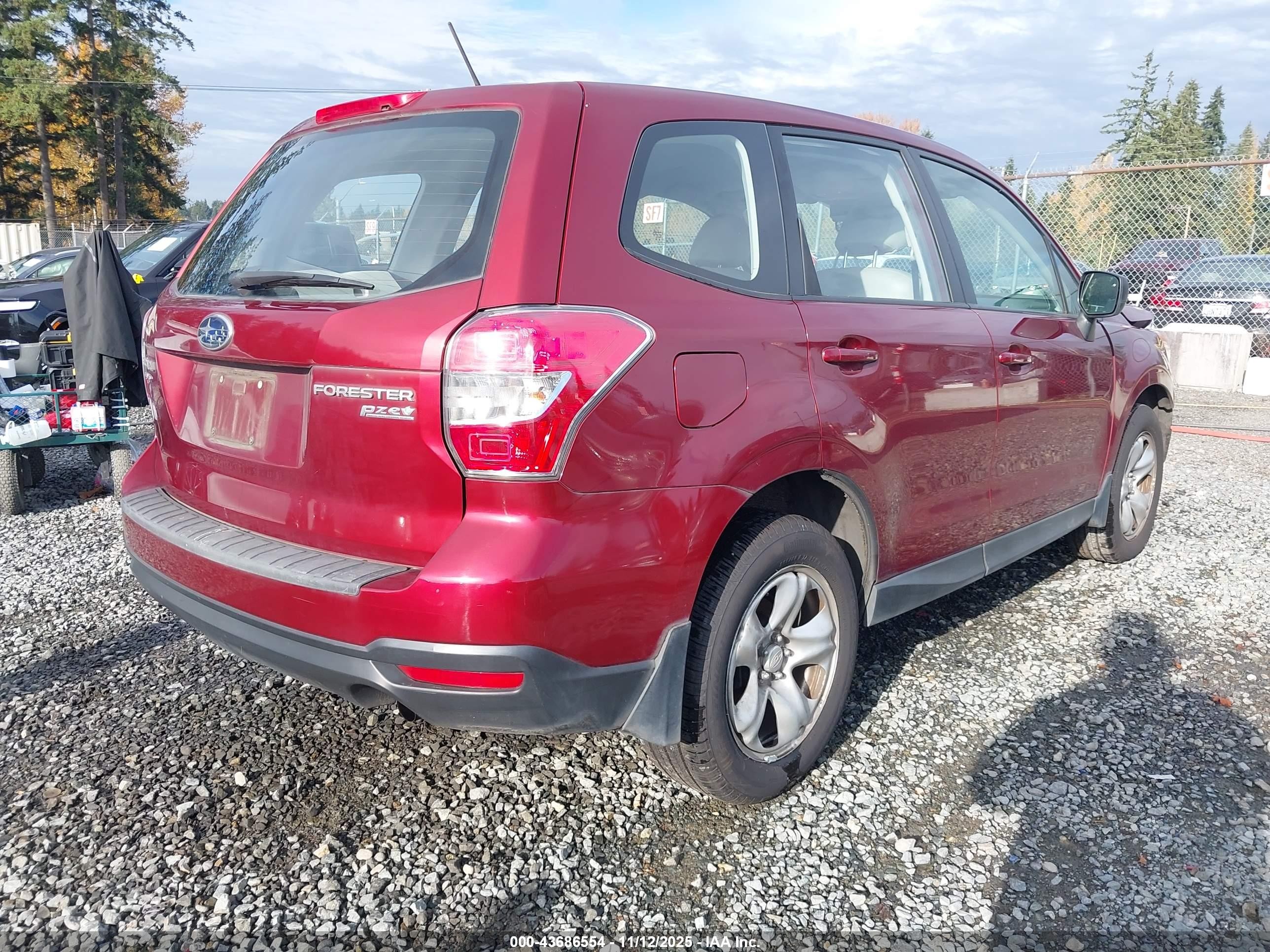 2014 Subaru Forester 2.5i Красный vin: JF2SJAAC0EH526594