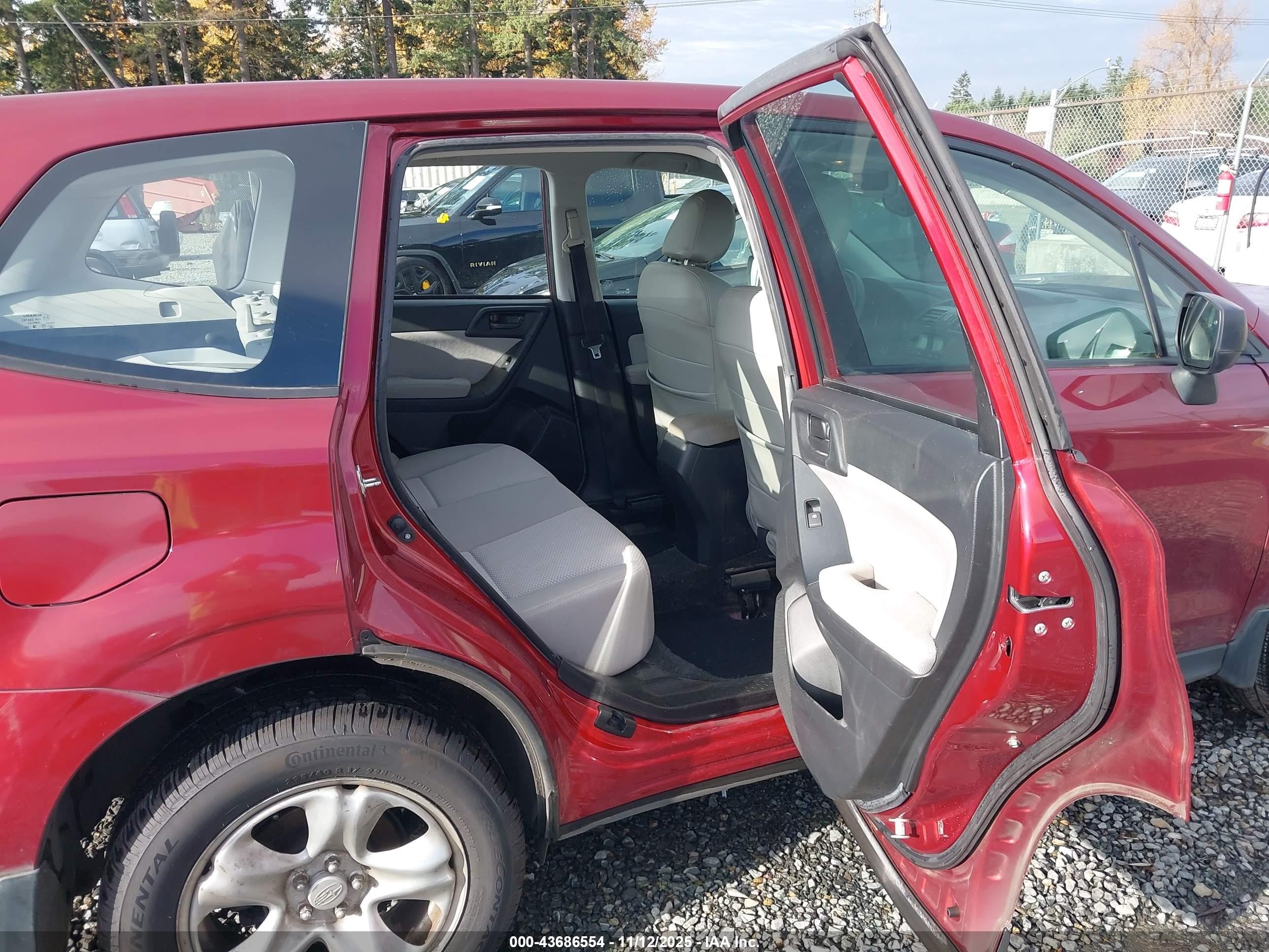 2014 Subaru Forester 2.5i Красный vin: JF2SJAAC0EH526594