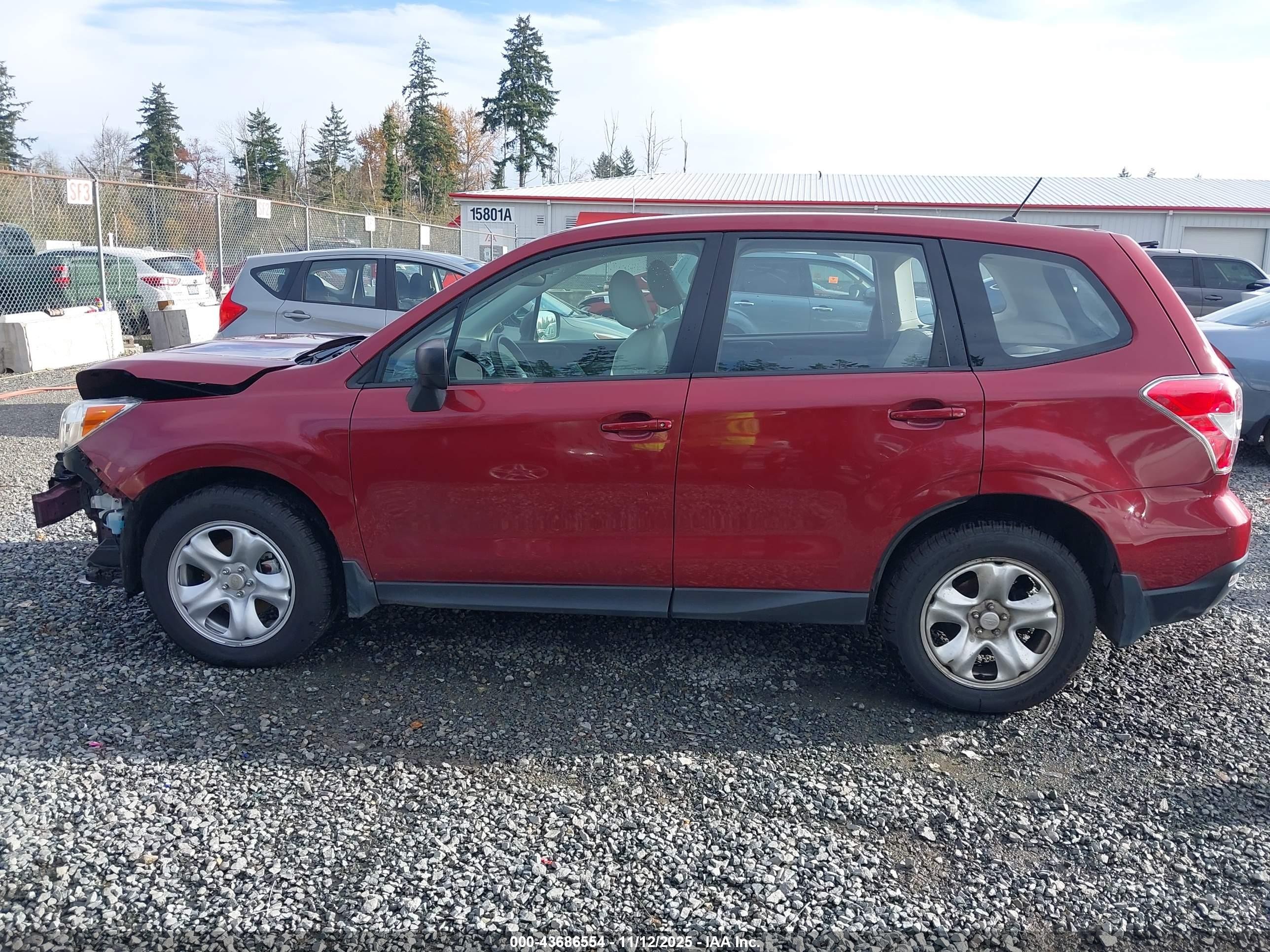 2014 Subaru Forester 2.5i Красный vin: JF2SJAAC0EH526594