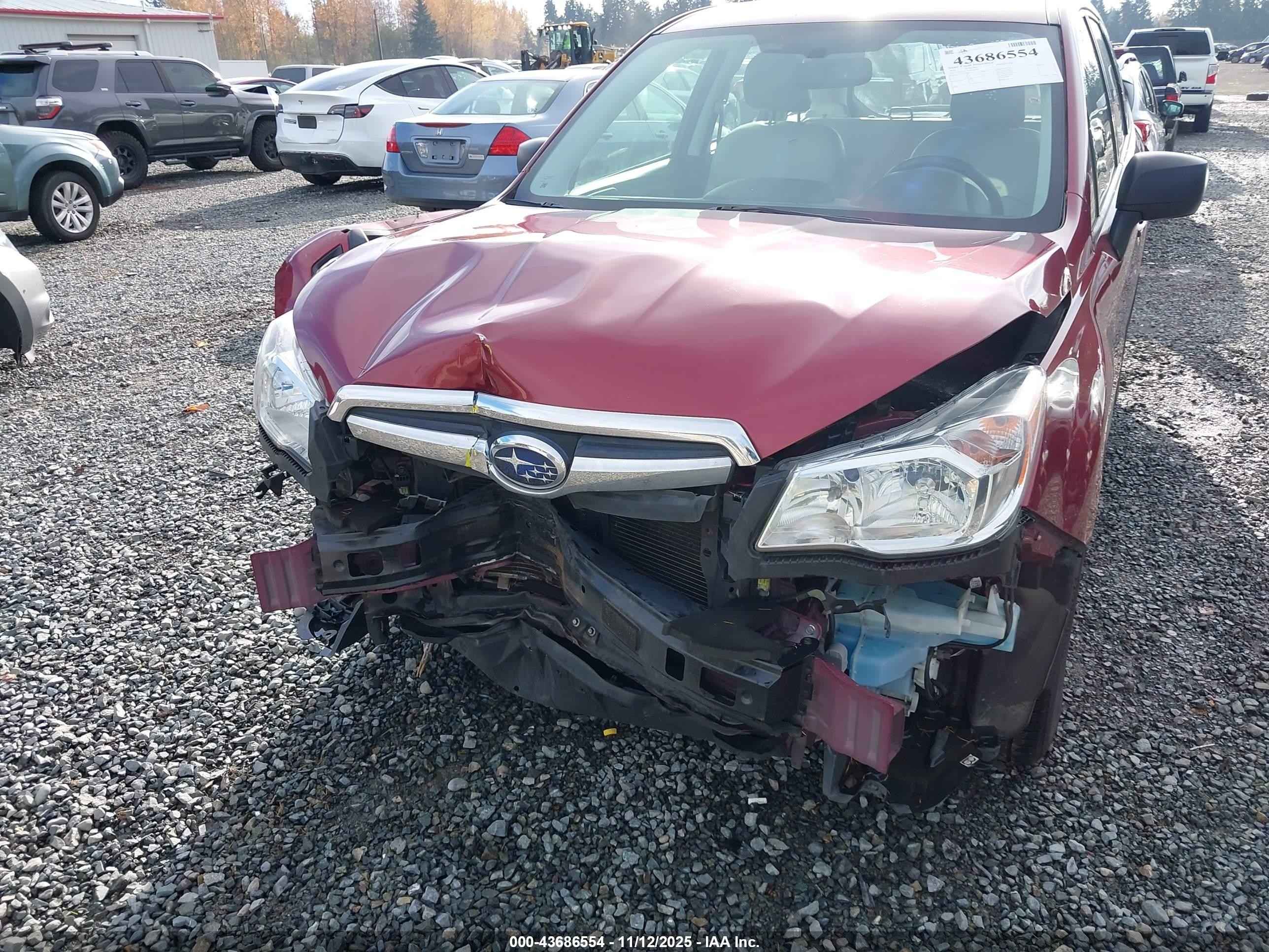 2014 Subaru Forester 2.5i Красный vin: JF2SJAAC0EH526594