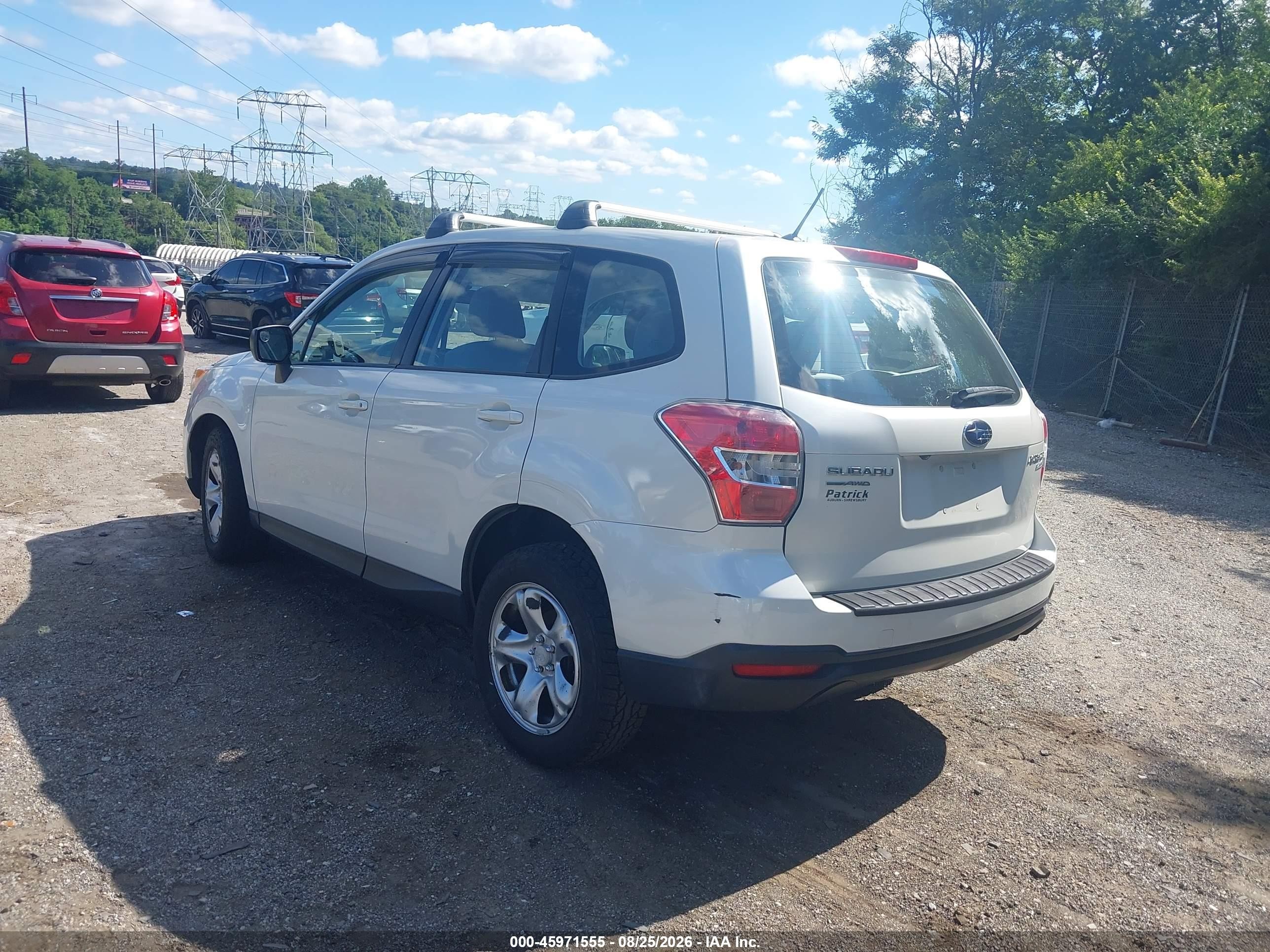 2015 Subaru Forester 2.5i White vin: JF2SJAAC0FH824953