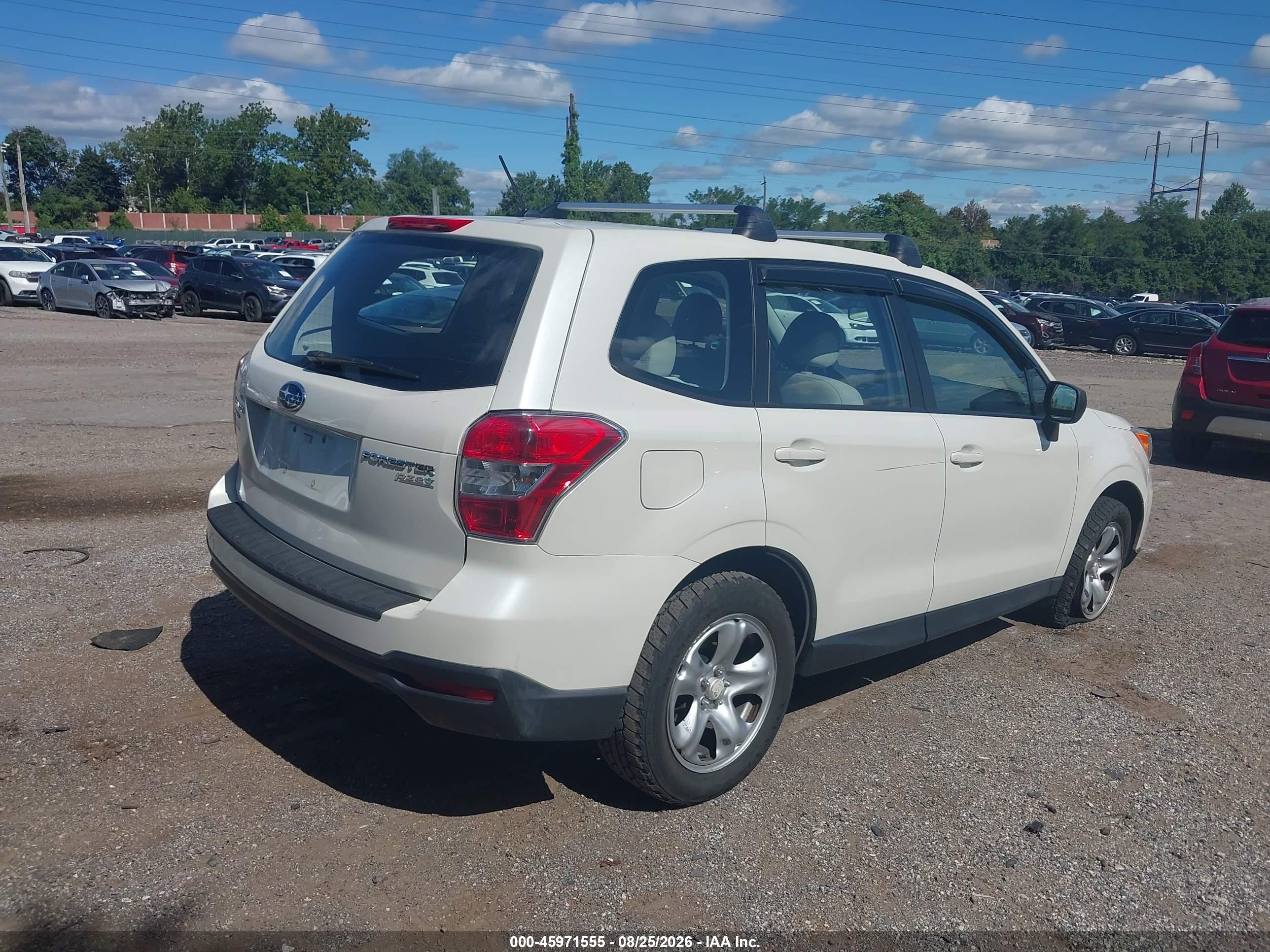 2015 Subaru Forester 2.5i White vin: JF2SJAAC0FH824953
