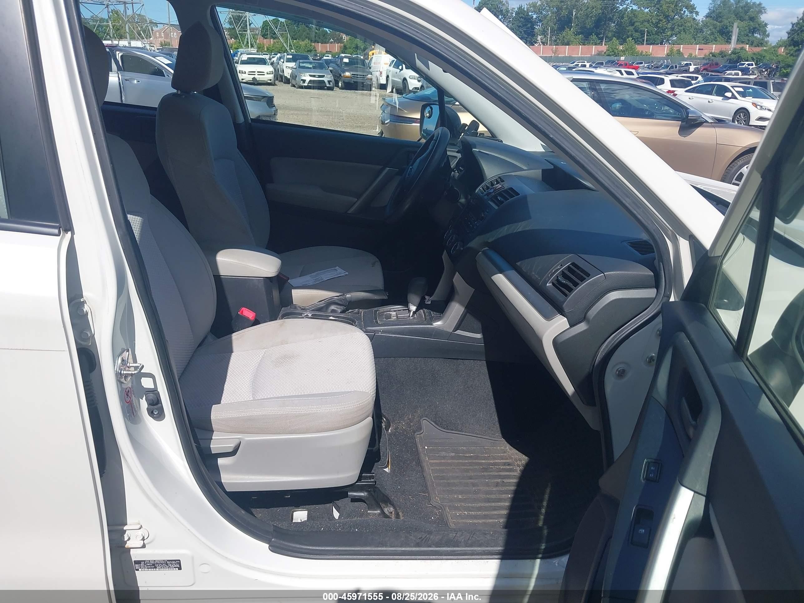 2015 Subaru Forester 2.5i White vin: JF2SJAAC0FH824953