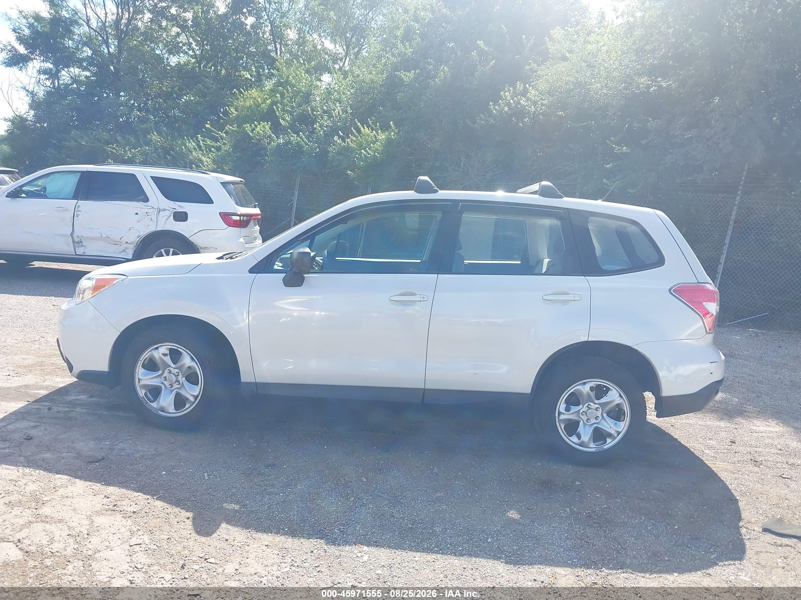 2015 Subaru Forester 2.5i White vin: JF2SJAAC0FH824953