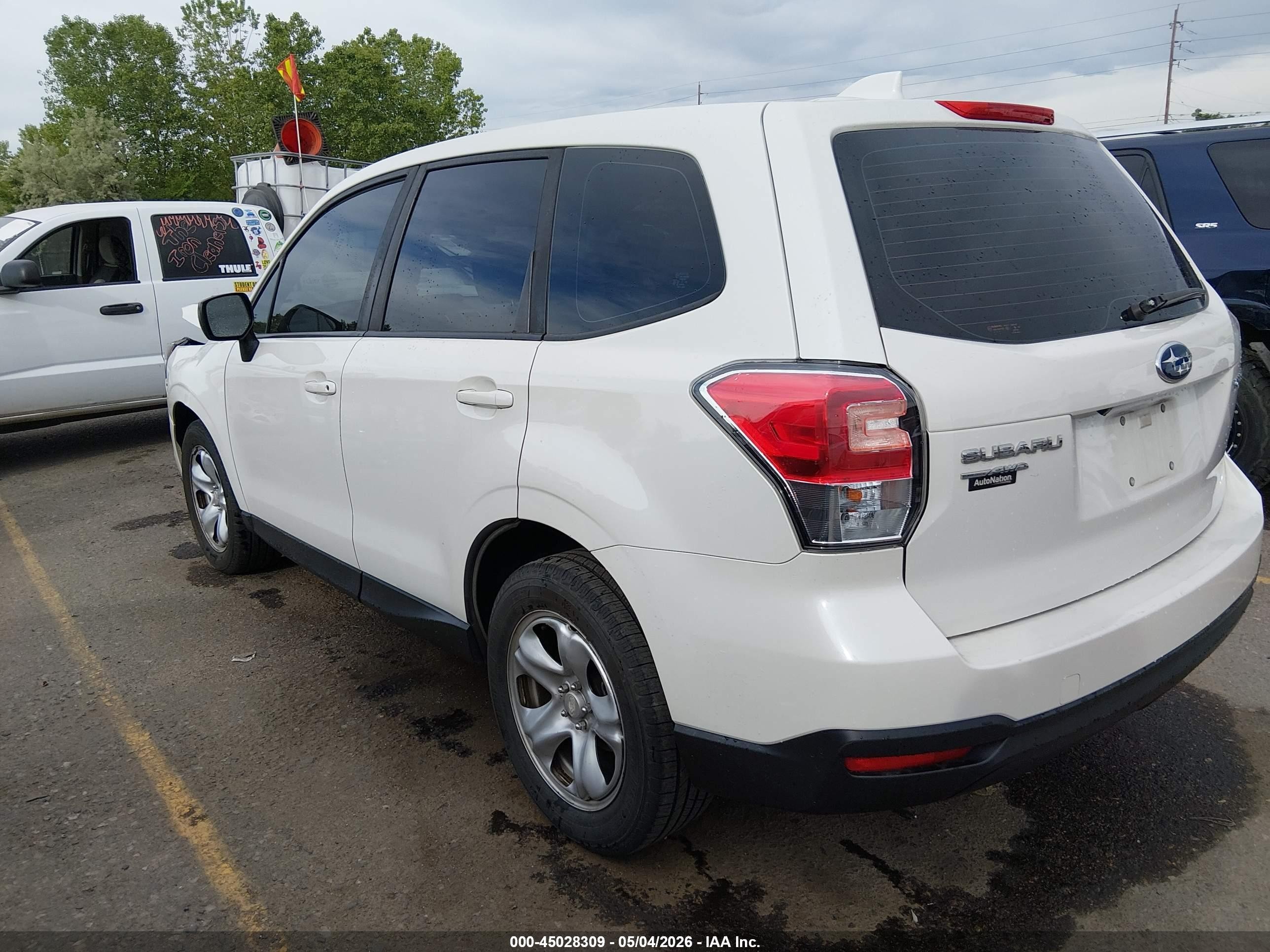 2018 Subaru Forester 2.5i White vin: JF2SJAAC0JH430507