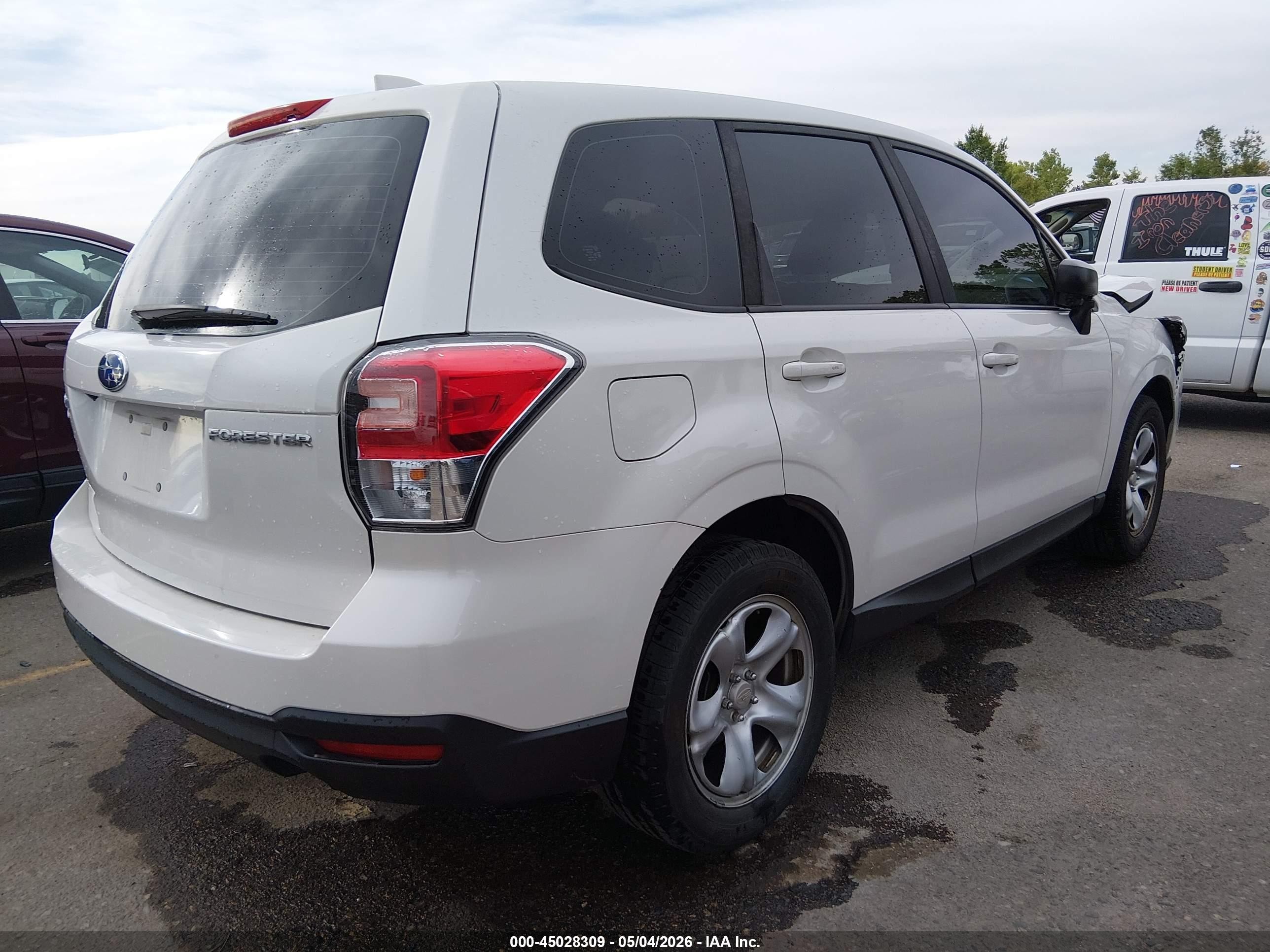 2018 Subaru Forester 2.5i White vin: JF2SJAAC0JH430507