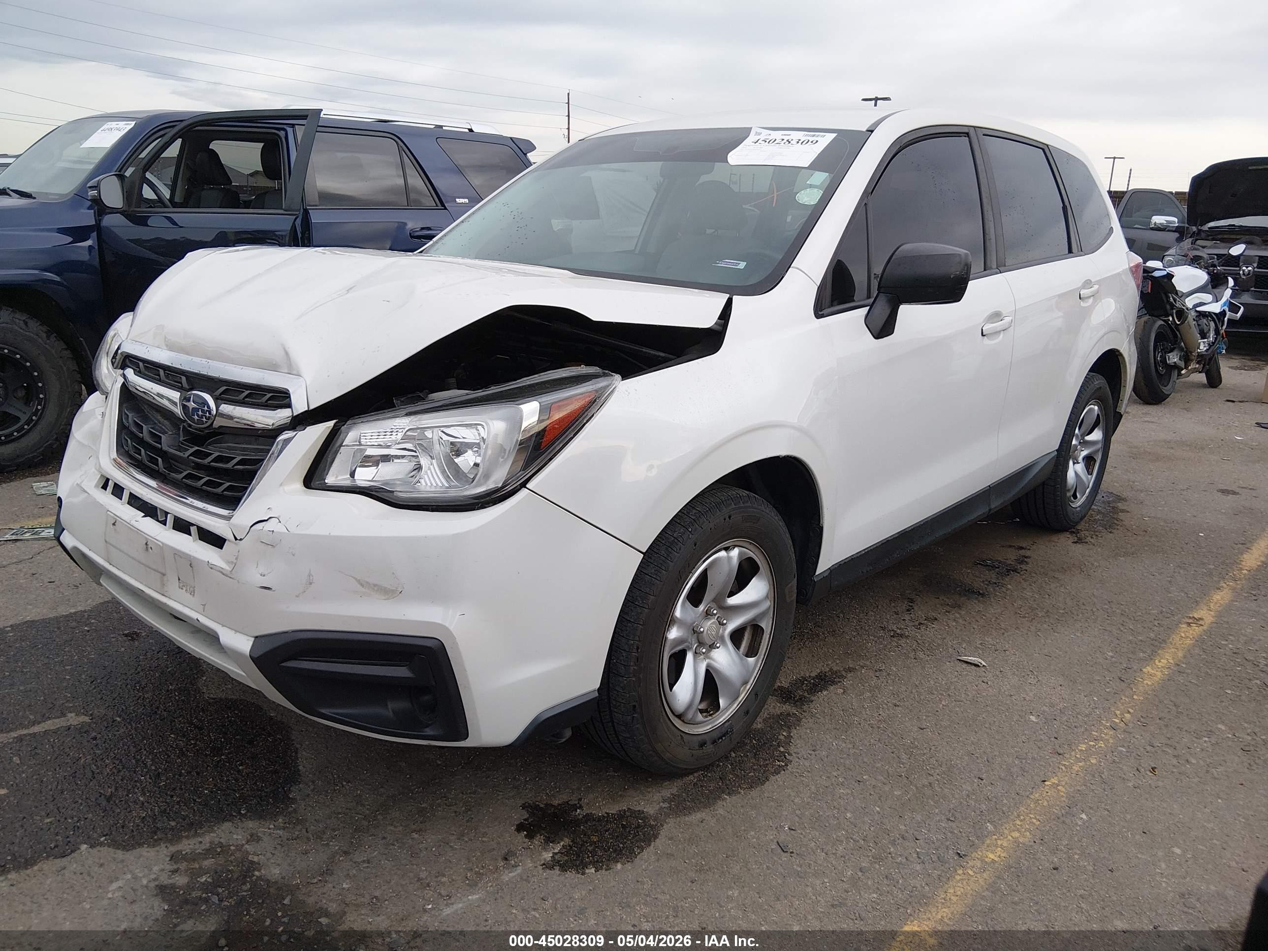 2018 Subaru Forester 2.5i White vin: JF2SJAAC0JH430507