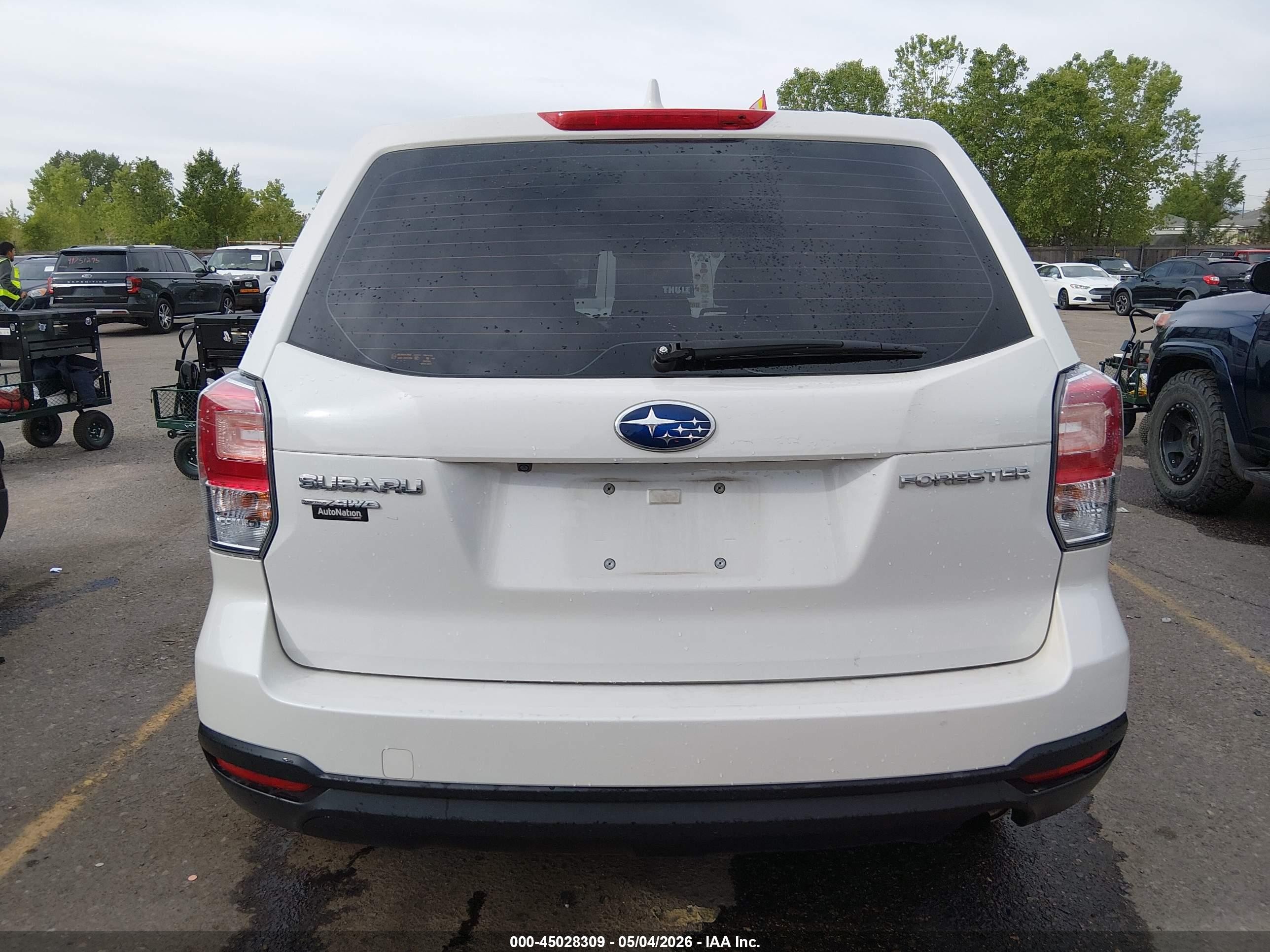 2018 Subaru Forester 2.5i White vin: JF2SJAAC0JH430507
