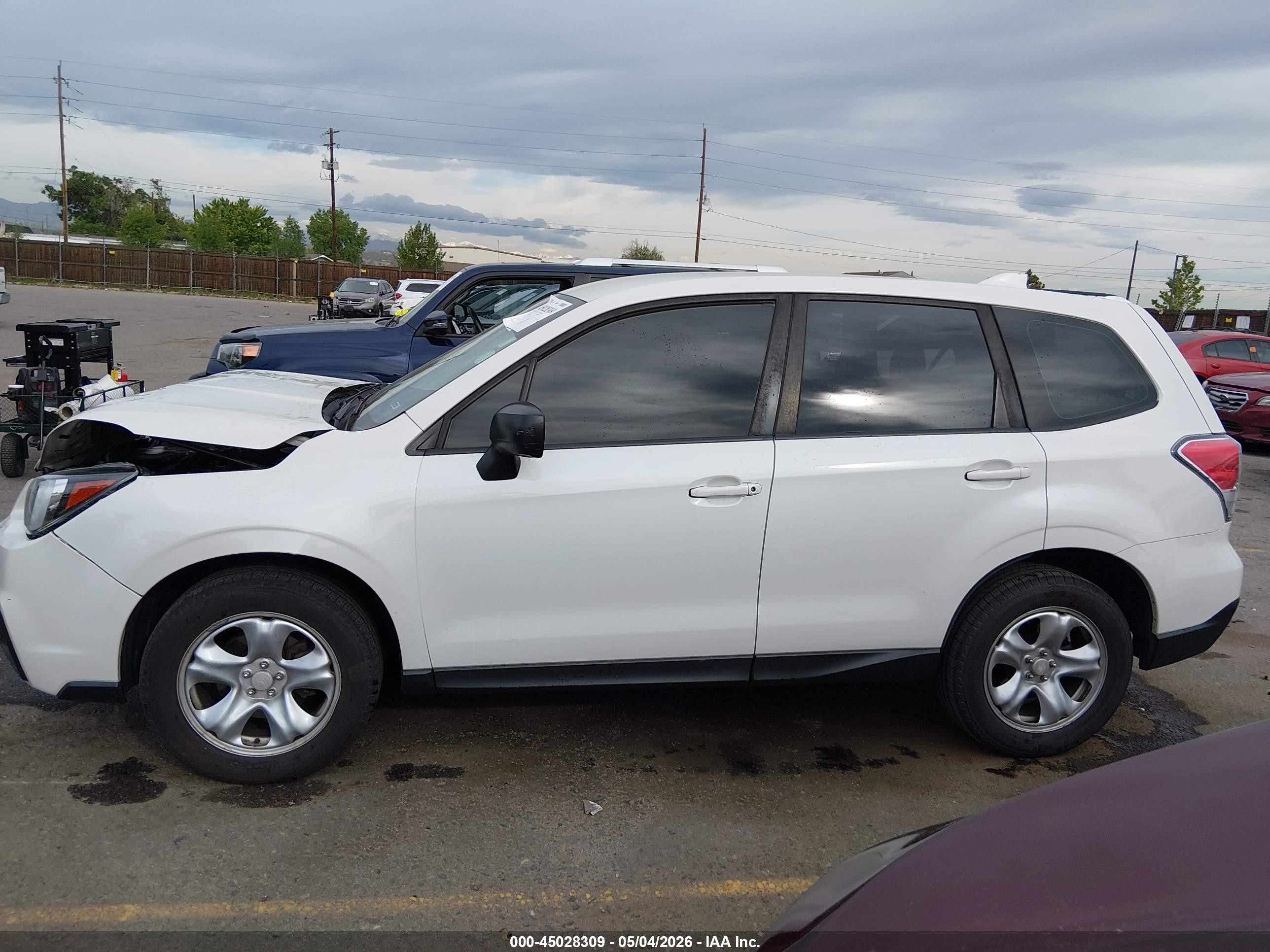 2018 Subaru Forester 2.5i White vin: JF2SJAAC0JH430507
