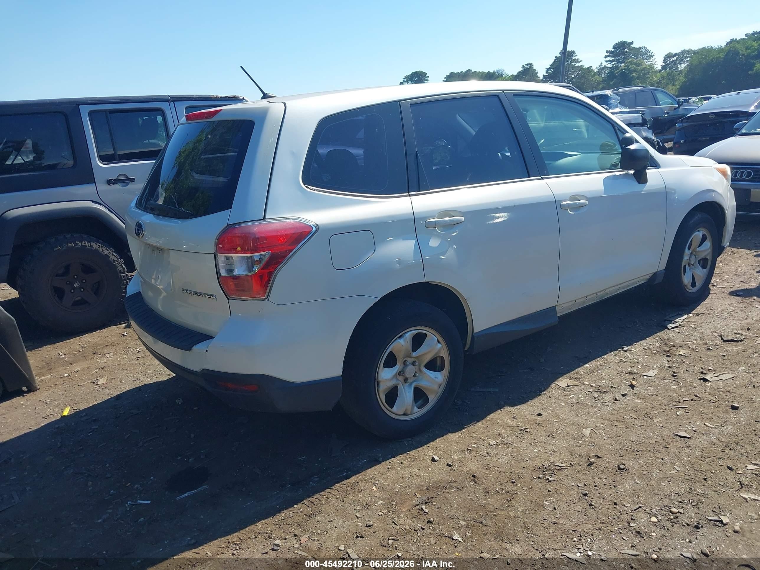 2014 Subaru Forester 2.5i White vin: JF2SJAAC1EH464171