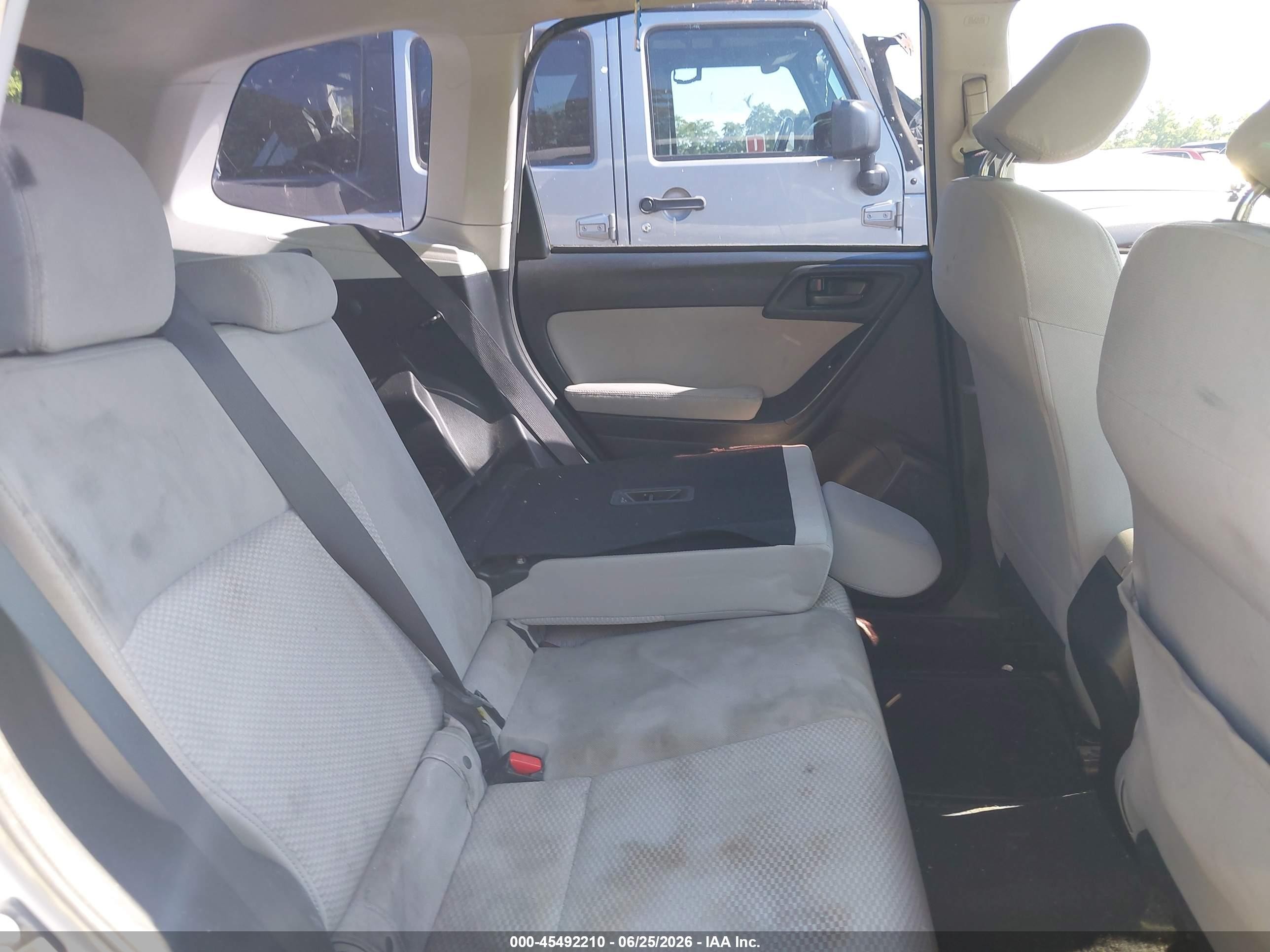 2014 Subaru Forester 2.5i White vin: JF2SJAAC1EH464171